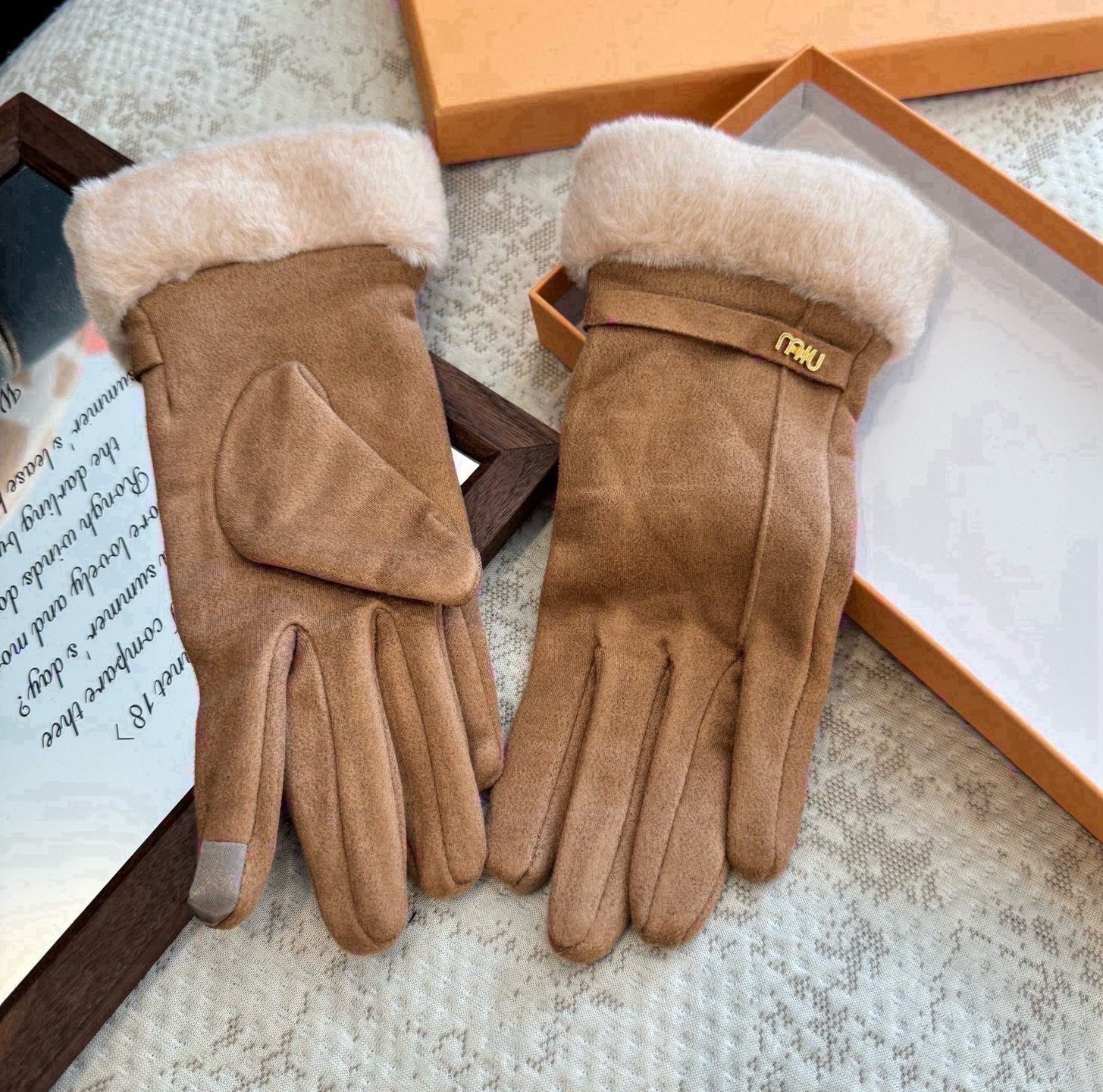 Cheap Gloves in 220552, $45 USD- [IB220552] - Replica Gloves