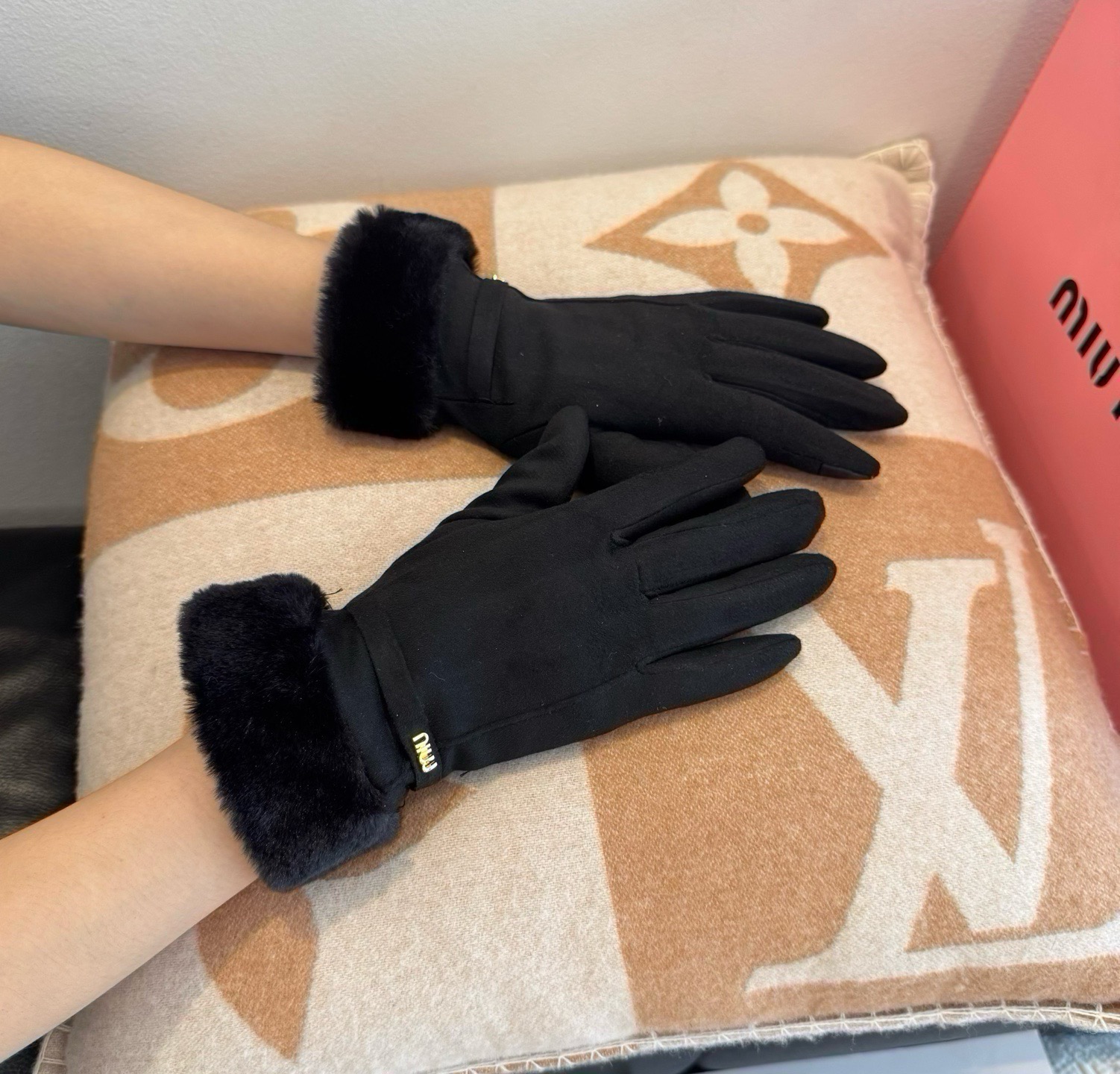 Cheap Gloves in 220553, $45 USD- [IB220553] - Replica Gloves
