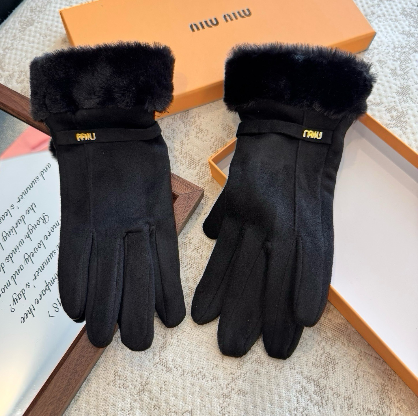 Cheap Gloves in 220553, $45 USD- [IB220553] - Replica Gloves