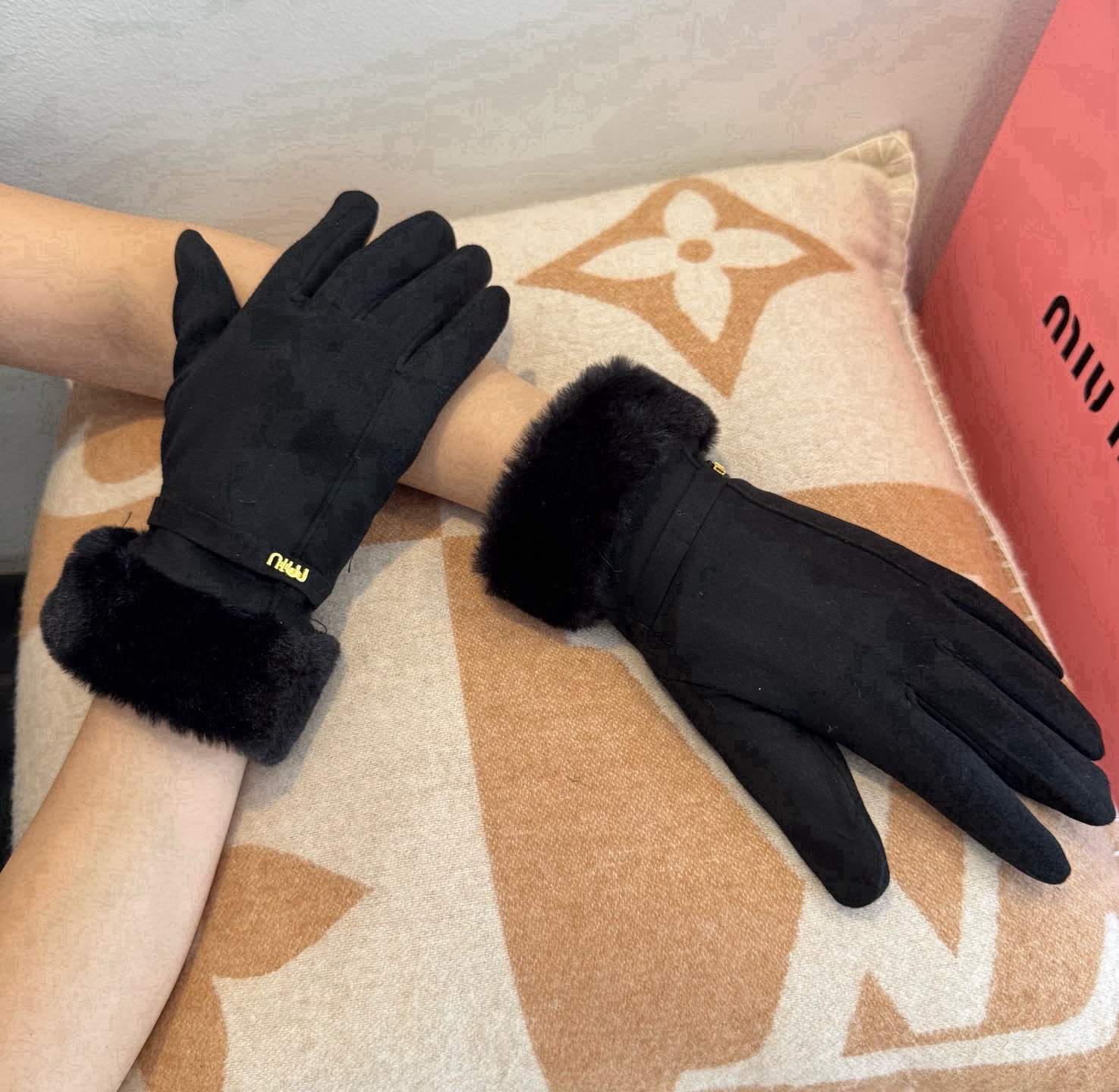 Cheap Gloves in 220553, $45 USD- [IB220553] - Replica Gloves