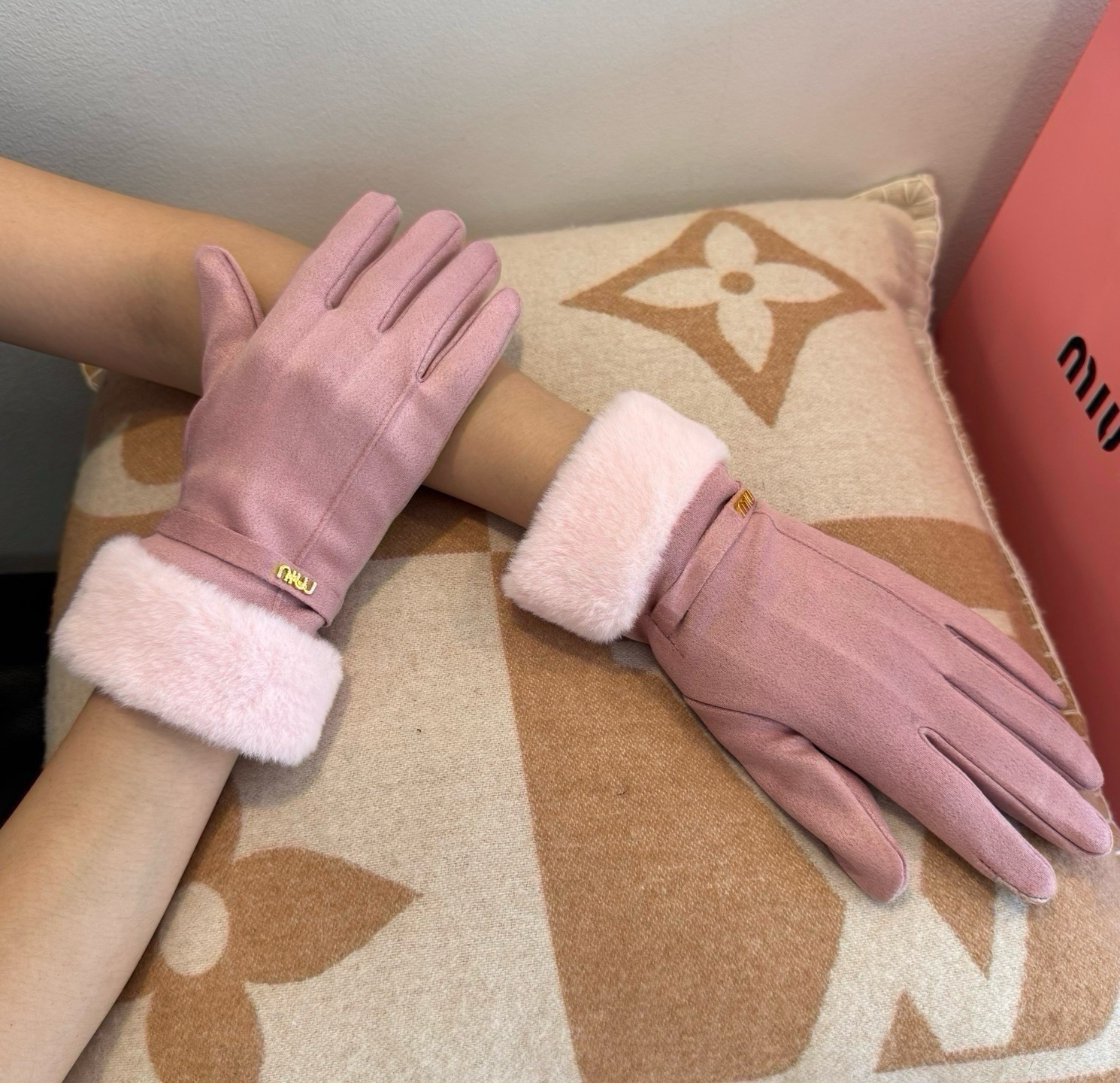 Cheap Gloves in 220554, $45 USD- [IB220554] - Replica Gloves