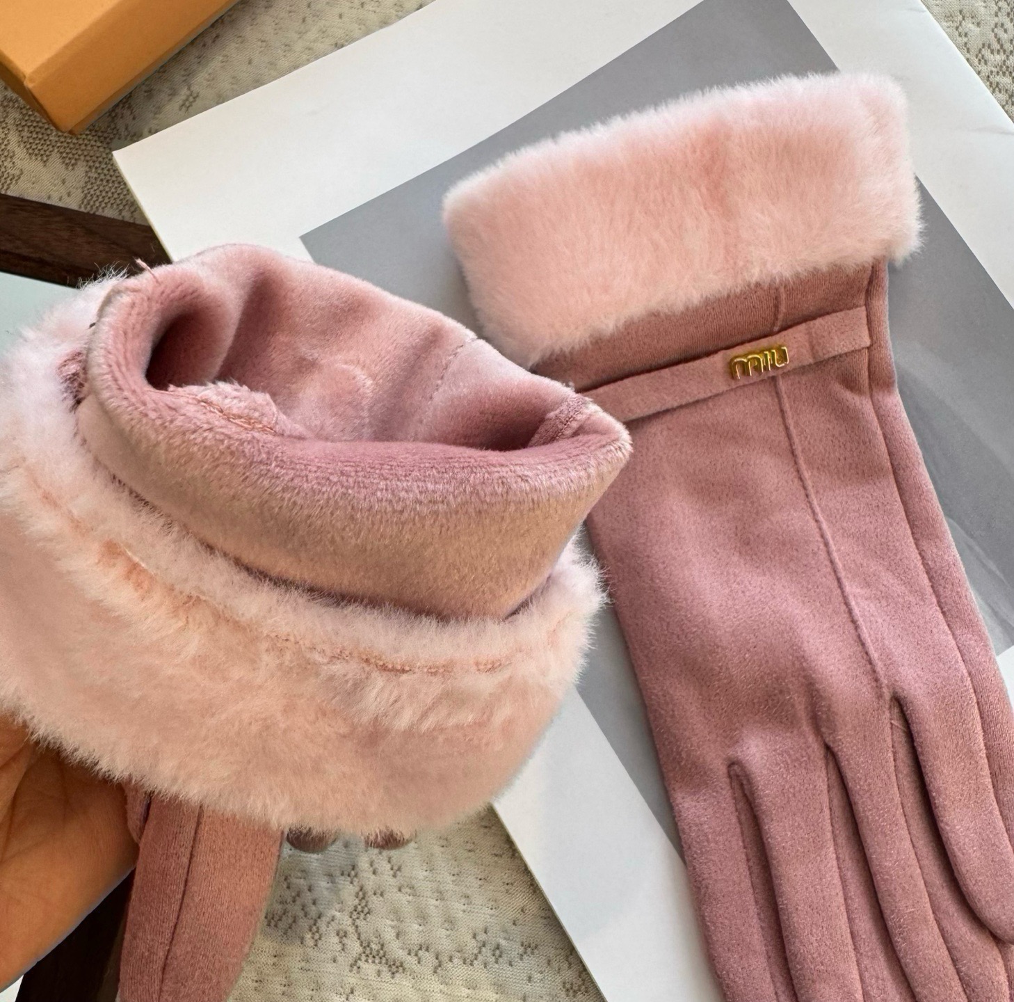 Cheap Gloves in 220554, $45 USD- [IB220554] - Replica Gloves