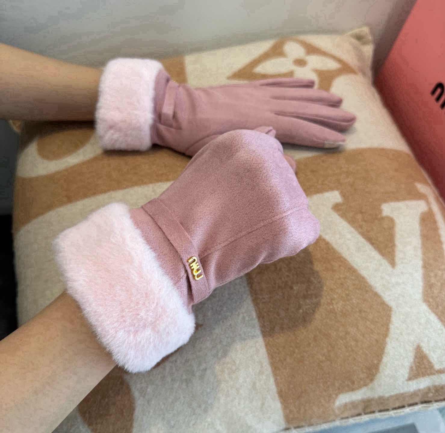 Cheap Gloves in 220554, $45 USD- [IB220554] - Replica Gloves