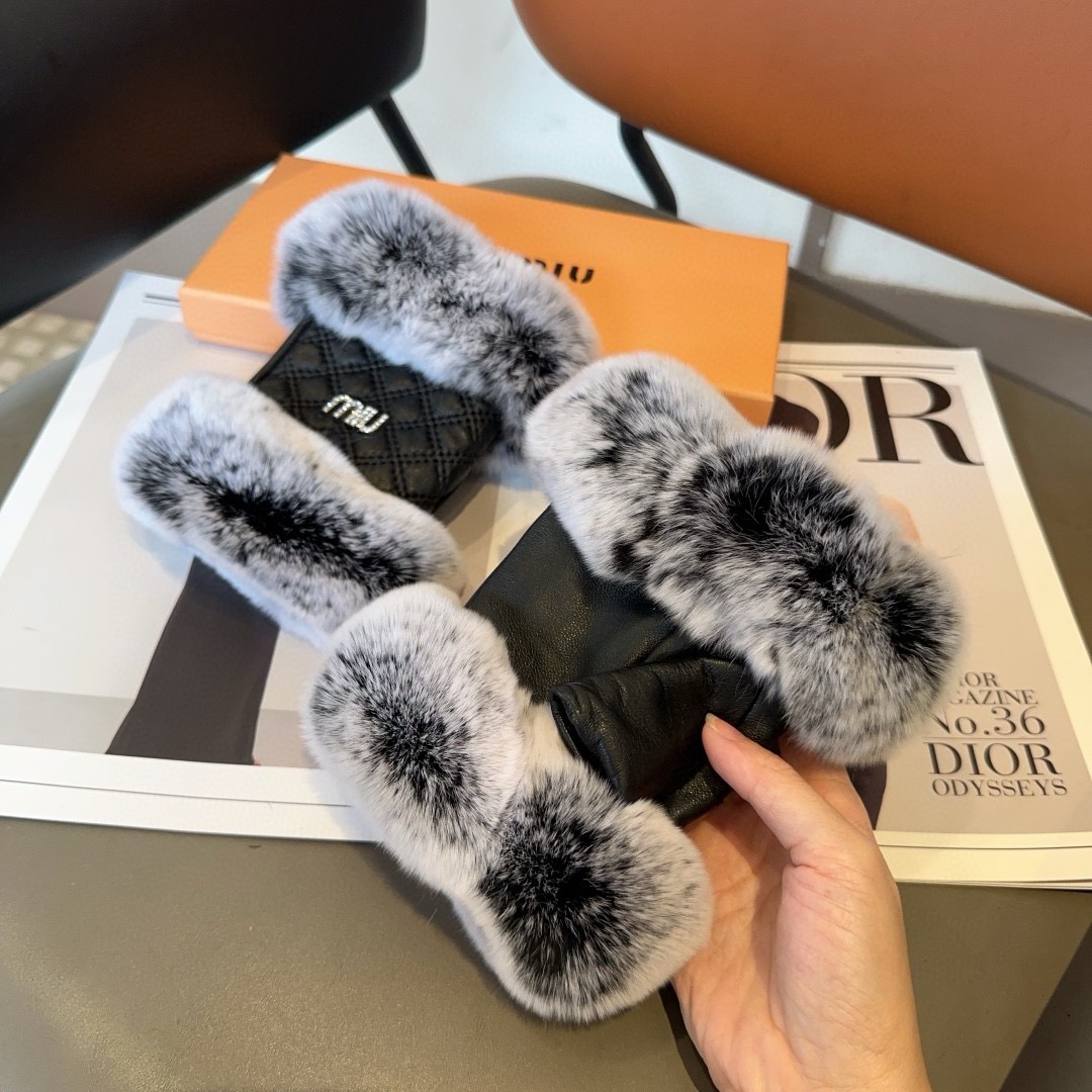 Cheap Gloves in 220559, $45 USD- [IB220559] - Replica Gloves