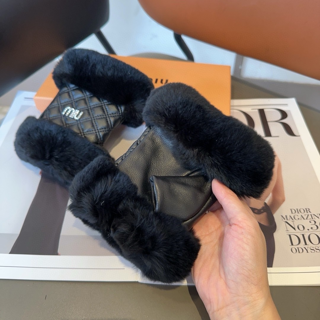Cheap Gloves in 220560, $45 USD- [IB220560] - Replica Gloves