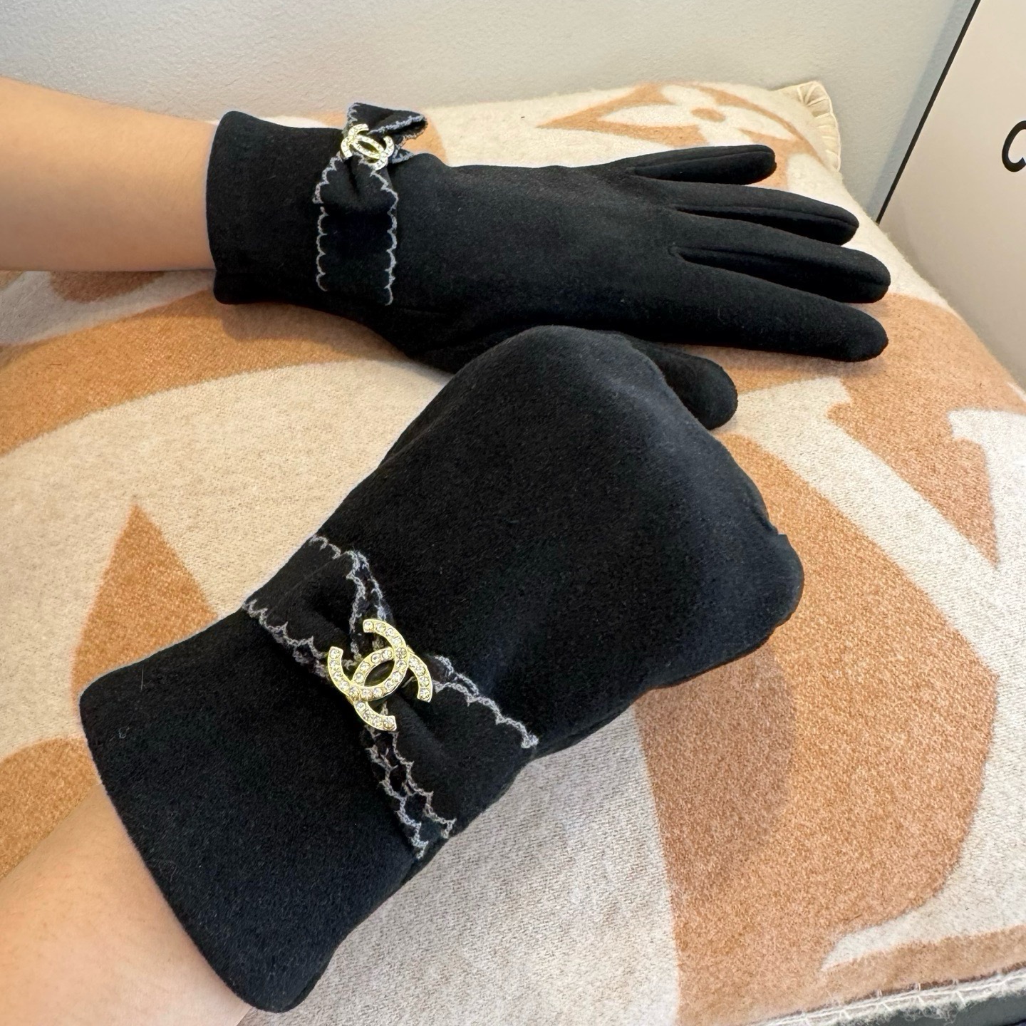 Cheap Gloves in 220580, $45 USD- [IB220580] - Replica Gloves