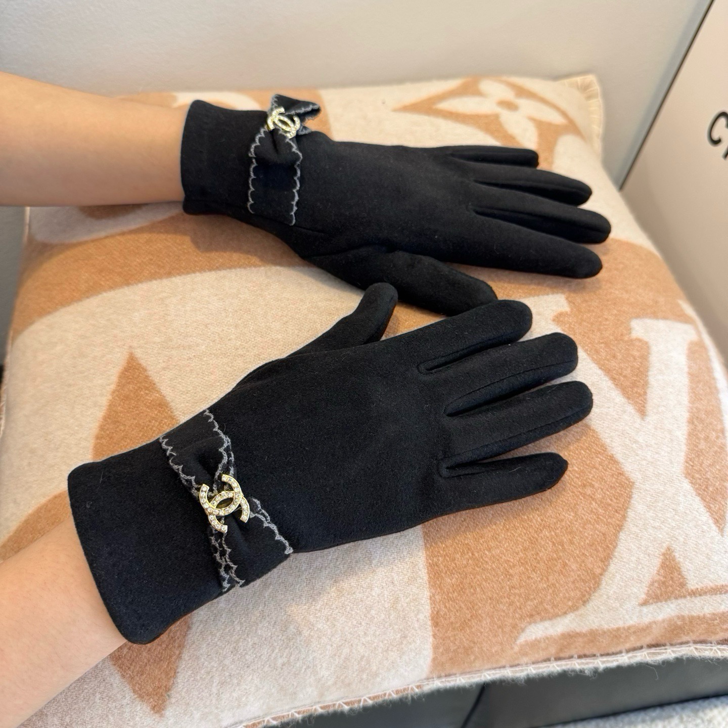 Cheap Gloves in 220580, $45 USD- [IB220580] - Replica Gloves
