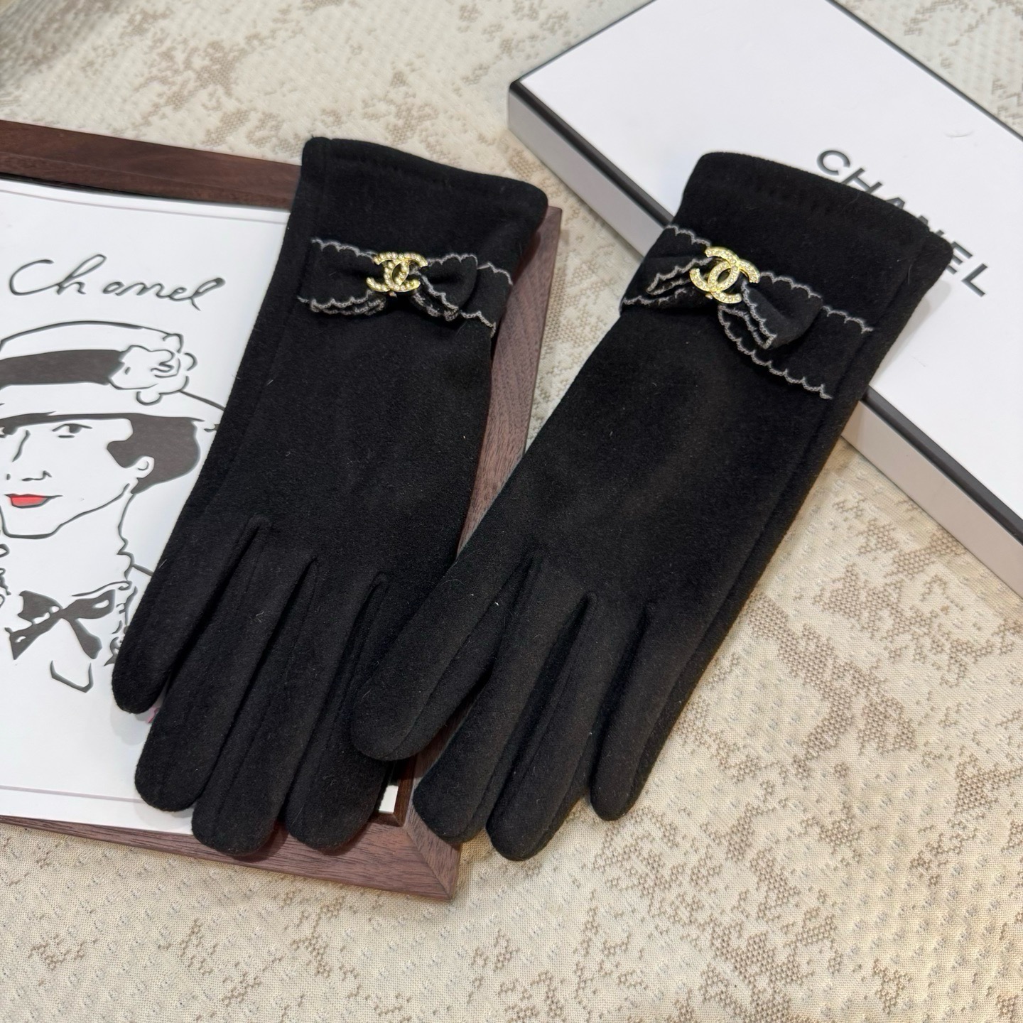 Cheap Gloves in 220580, $45 USD- [IB220580] - Replica Gloves