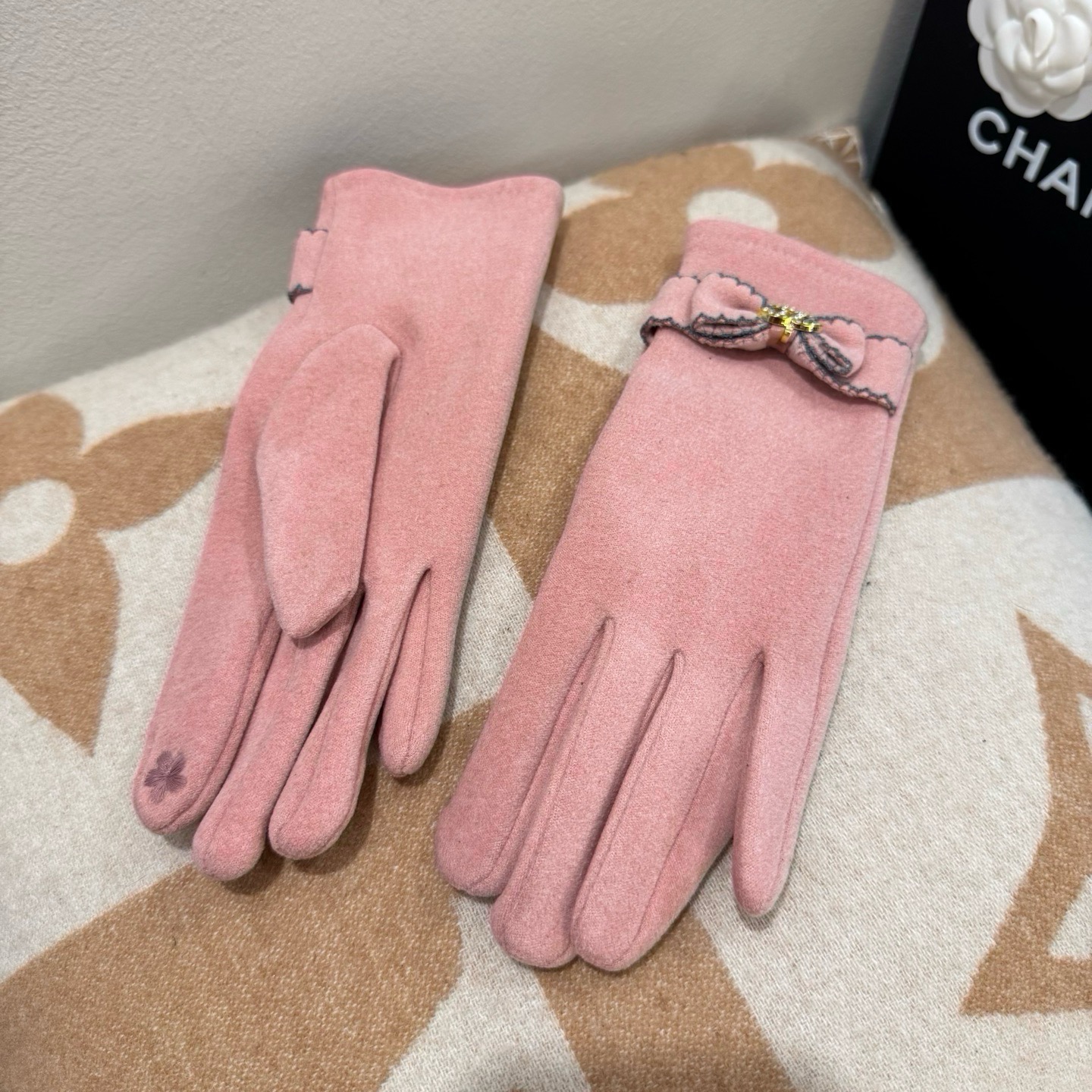 Cheap Gloves in 220581, $45 USD- [IB220581] - Replica Gloves