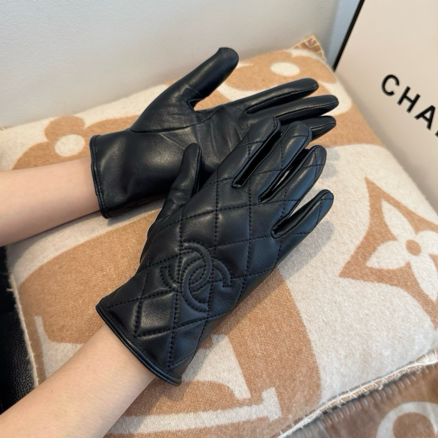Cheap Gloves in 220591, $45 USD- [IB220591] - Replica Gloves