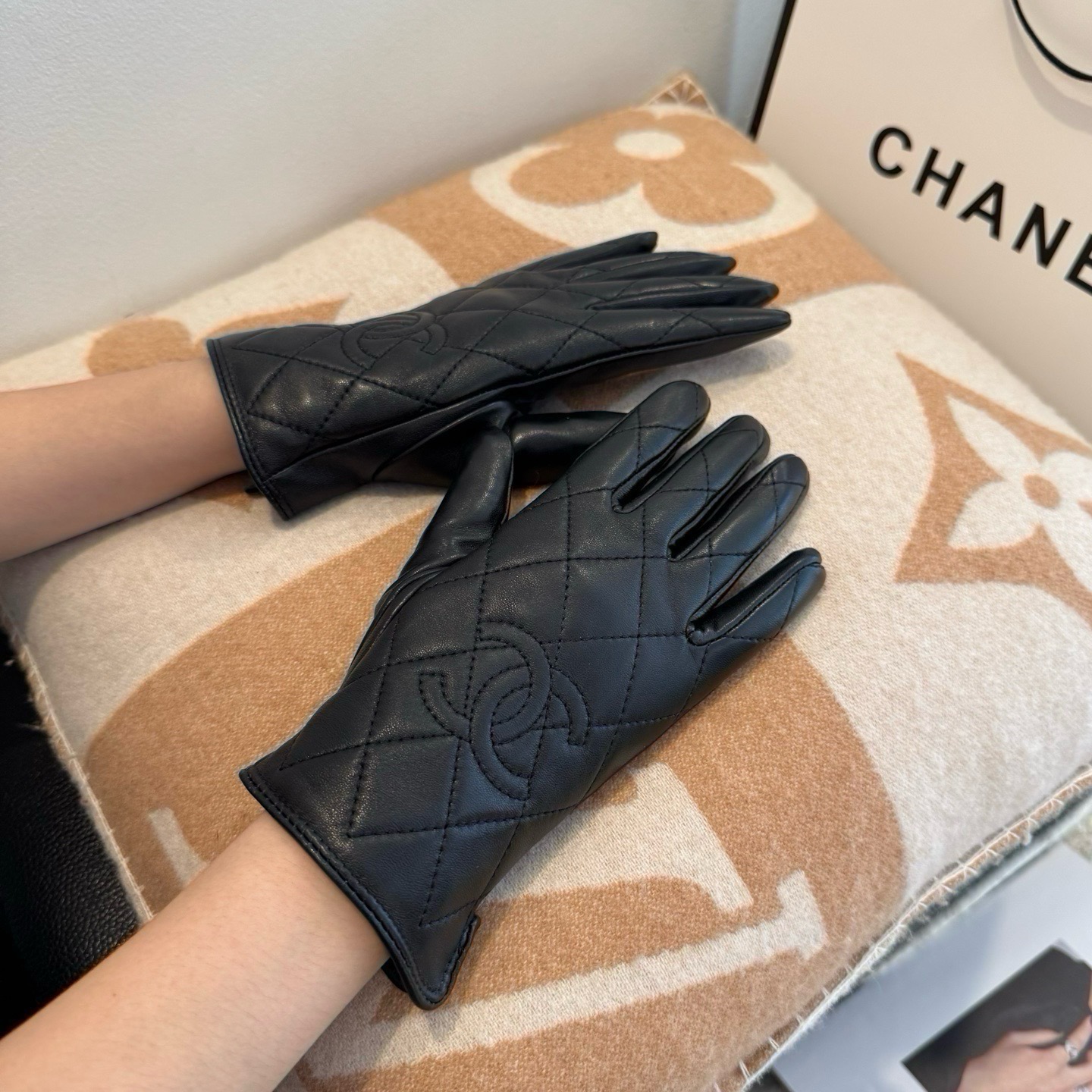 Cheap Gloves in 220592, $45 USD- [IB220592] - Replica Gloves