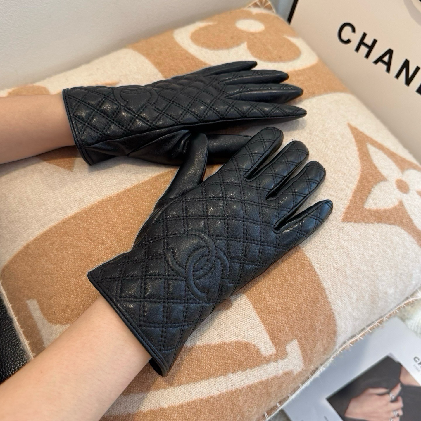 Cheap Gloves in 220593, $45 USD- [IB220593] - Replica Gloves