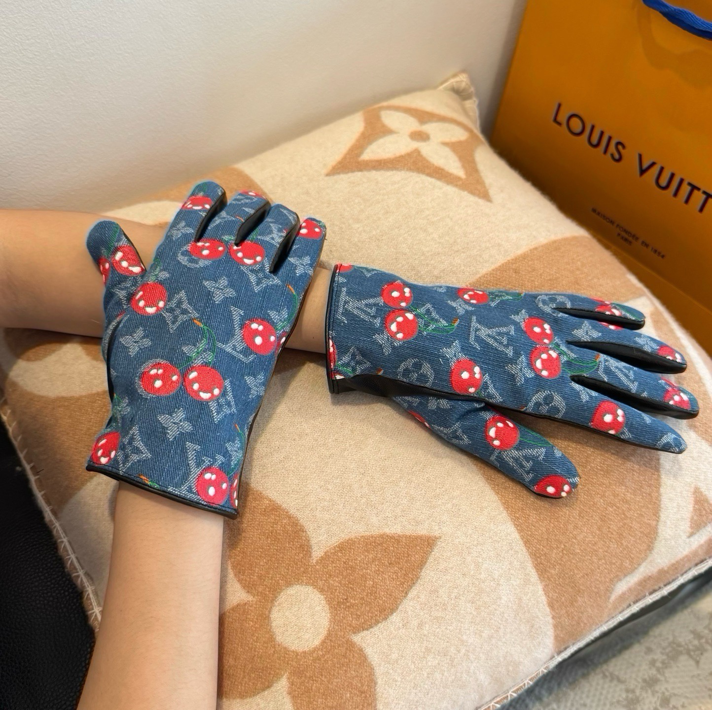 Cheap Gloves in 220605, $45 USD- [IB220605] - Replica Gloves
