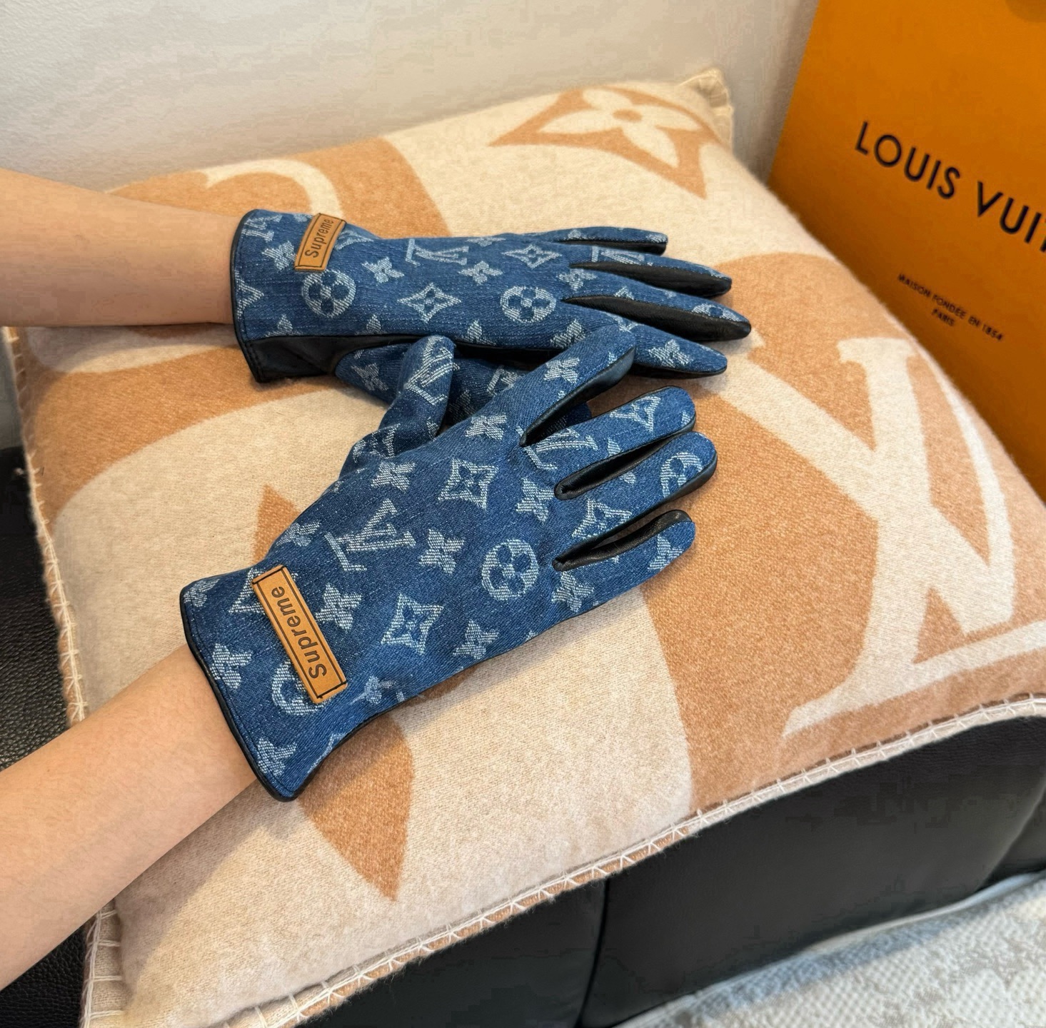 Cheap Gloves in 220607, $45 USD- [IB220607] - Replica Gloves