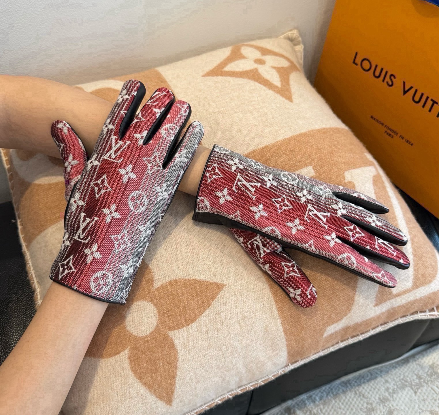 Cheap Gloves in 220608, $45 USD- [IB220608] - Replica Gloves