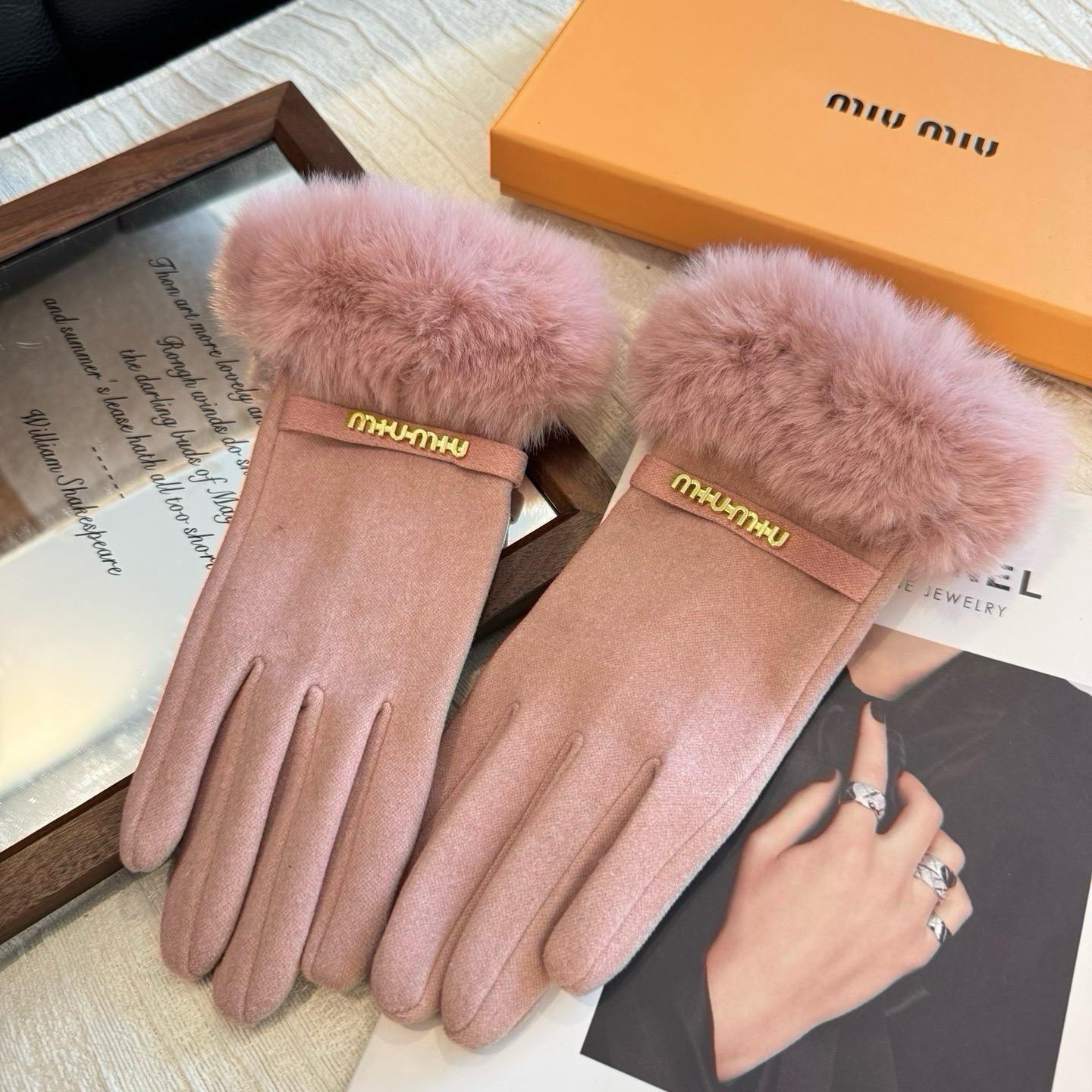 Cheap Gloves in 220617, $45 USD- [IB220617] - Replica Gloves