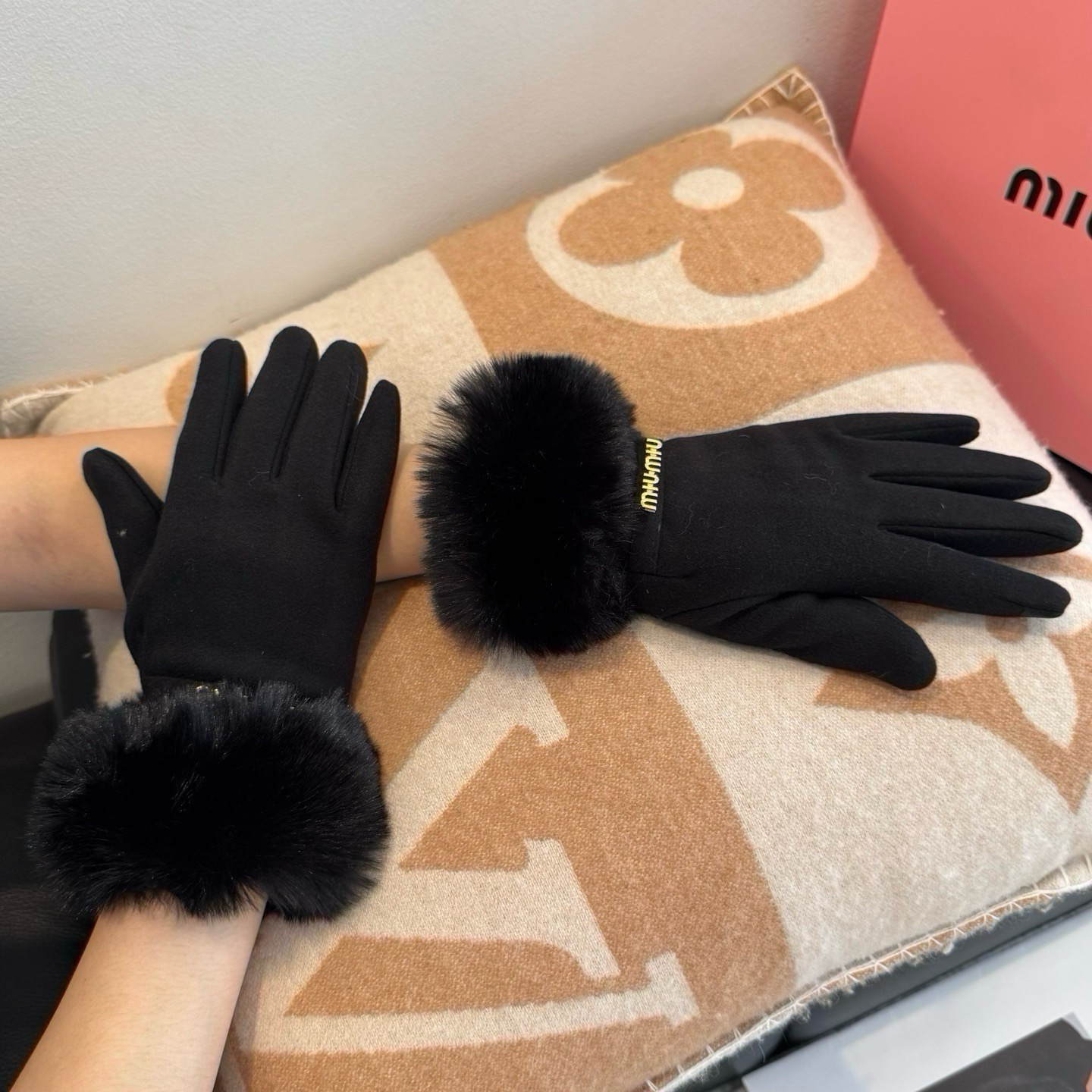 Cheap Gloves in 220618, $45 USD- [IB220618] - Replica Gloves