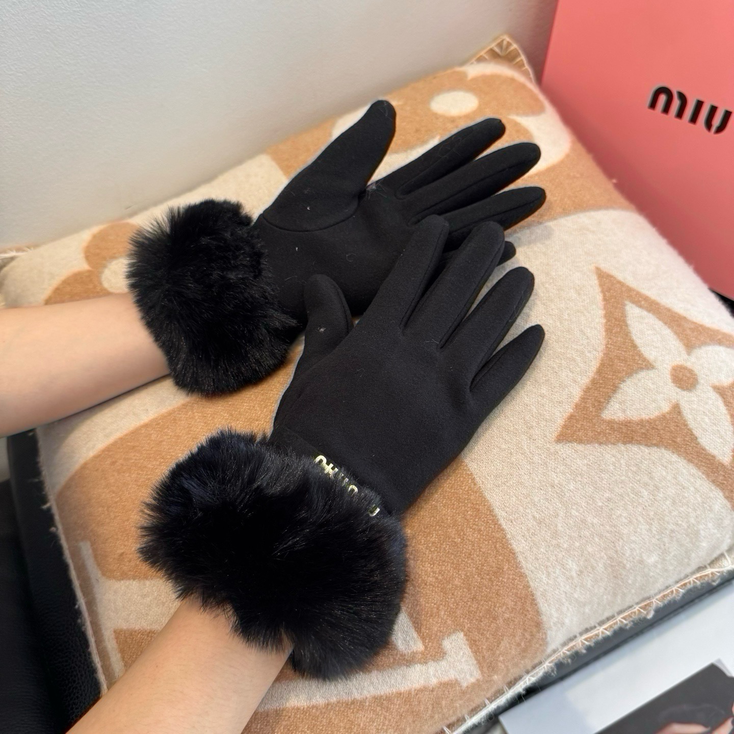 Cheap Gloves in 220618, $45 USD- [IB220618] - Replica Gloves