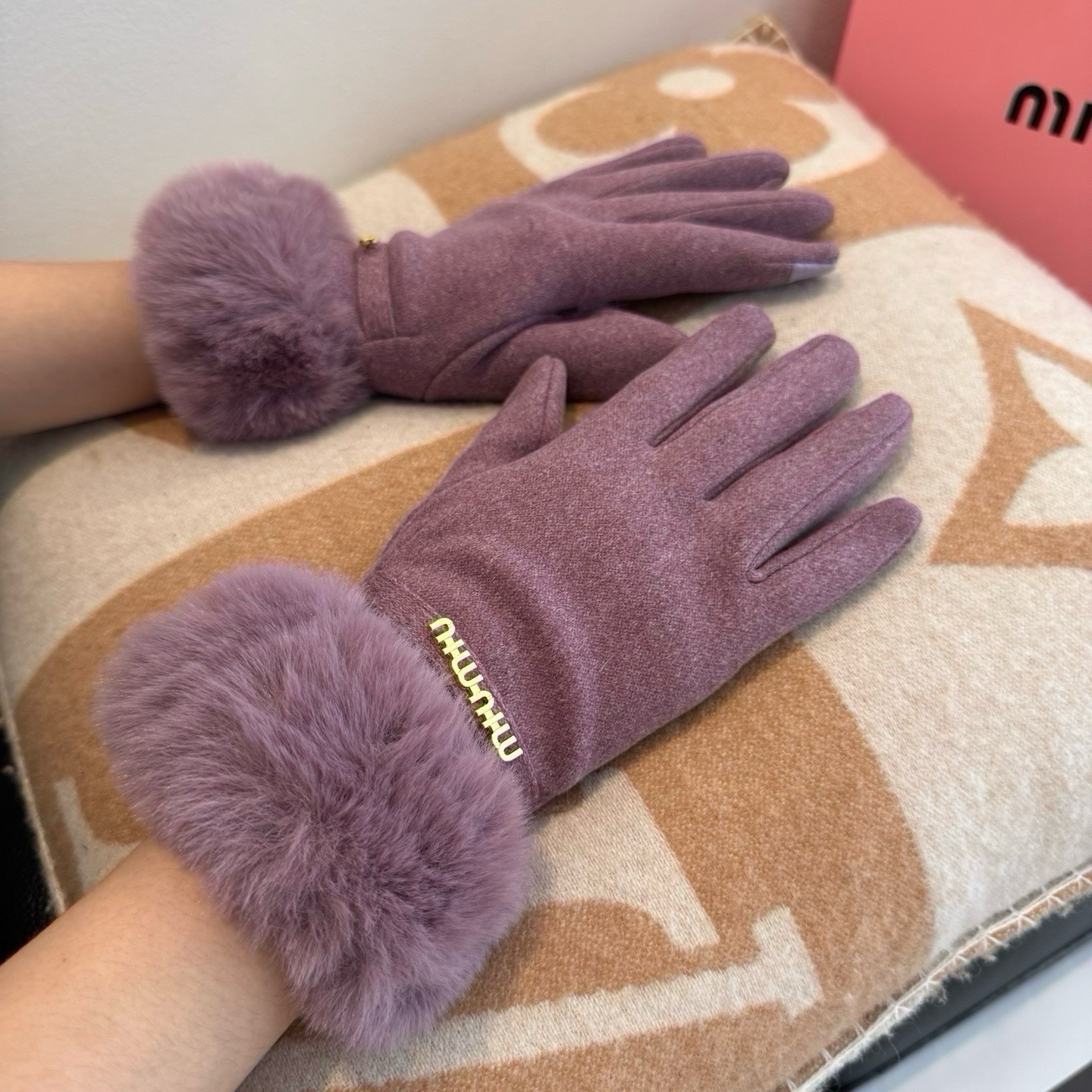 Cheap Gloves in 220619, $45 USD- [IB220619] - Replica Gloves