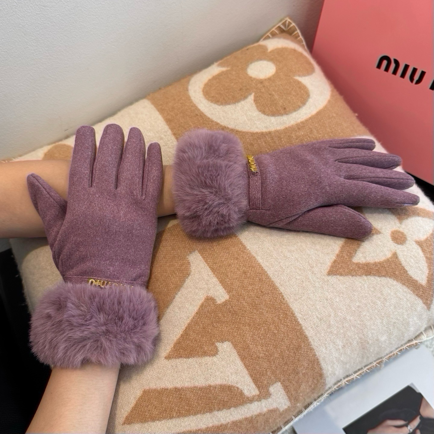 Cheap Gloves in 220619, $45 USD- [IB220619] - Replica Gloves