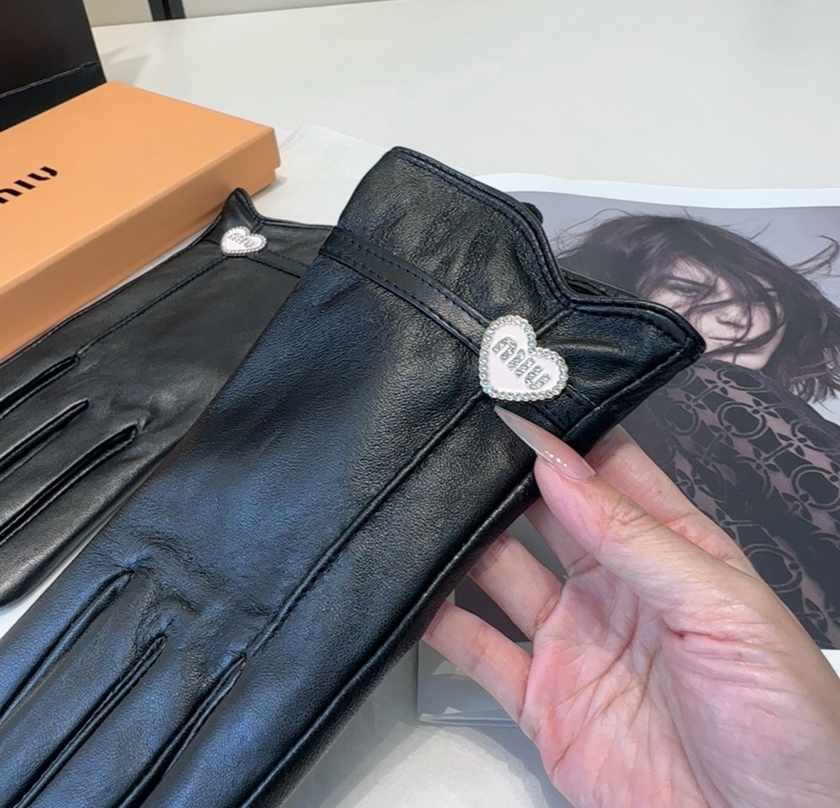 Cheap Gloves in 220633, $45 USD- [IB220633] - Replica Gloves
