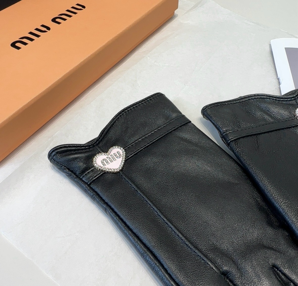 Cheap Gloves in 220633, $45 USD- [IB220633] - Replica Gloves