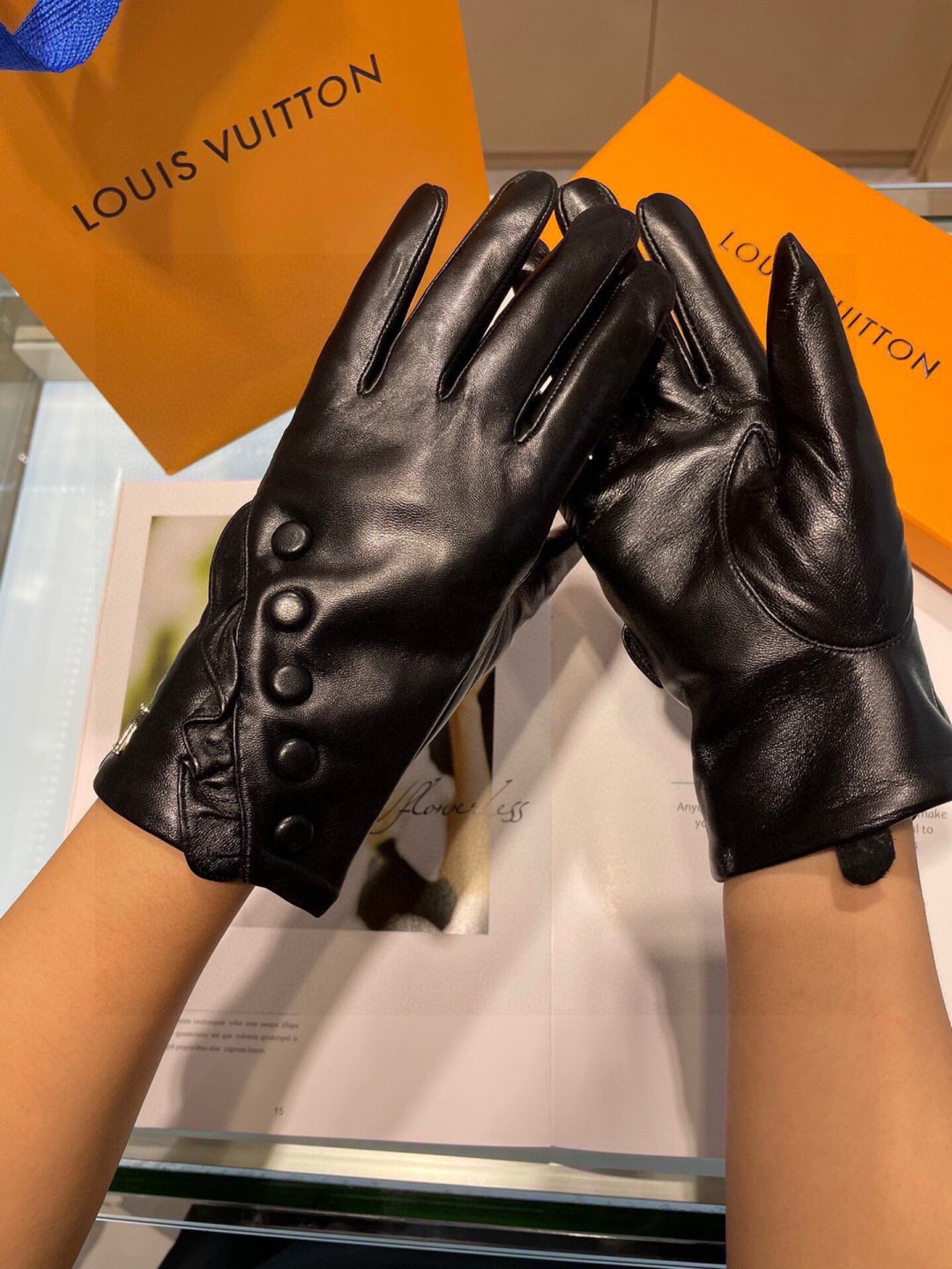 Cheap Gloves in 220642, $45 USD- [IB220642] - Replica Gloves