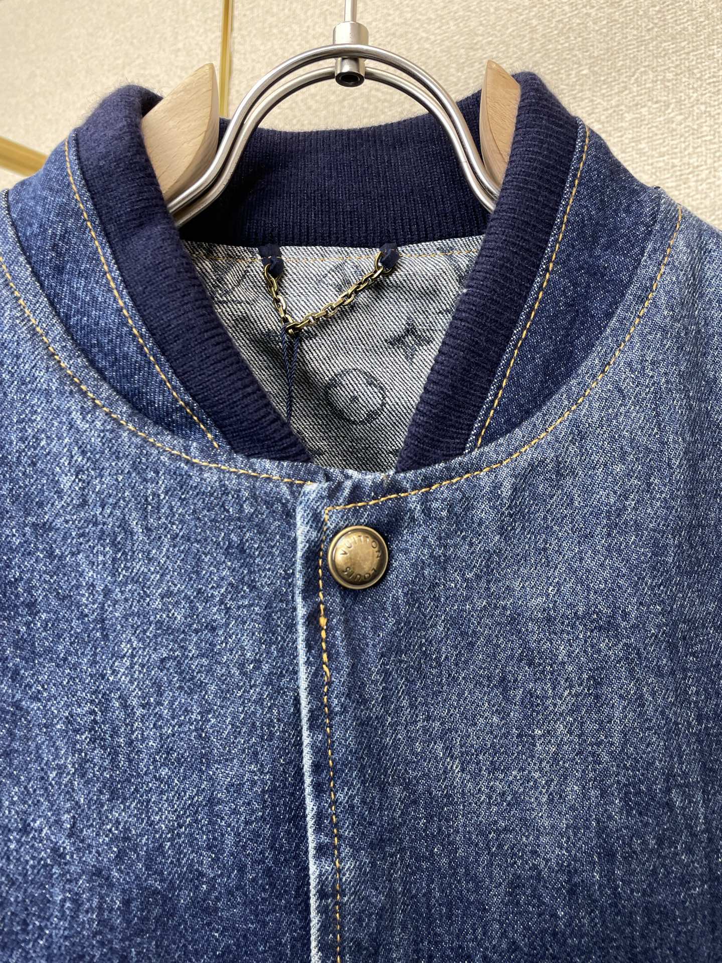 Cheap Louis Vuitton Thin Jackets For Men in 221237, $120 USD- [IB221237] - Replica Louis Vuitton Thin Jackets For Men