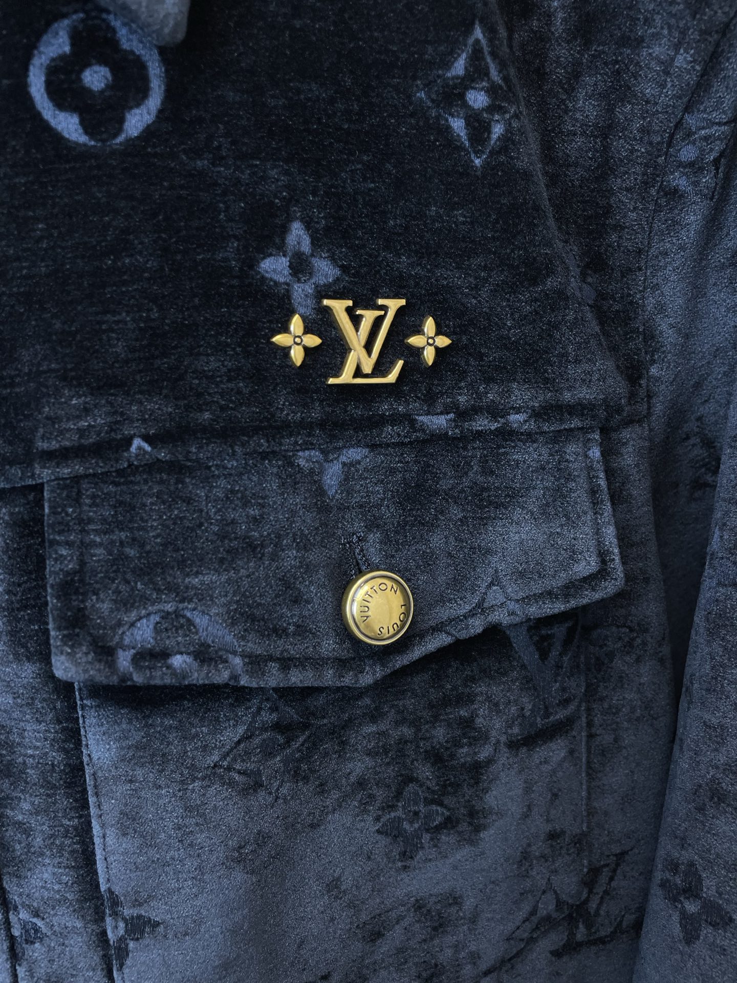 Cheap Louis Vuitton Thin Jackets For Men in 221240, $130 USD- [IB221240] - Replica Louis Vuitton Thin Jackets For Men