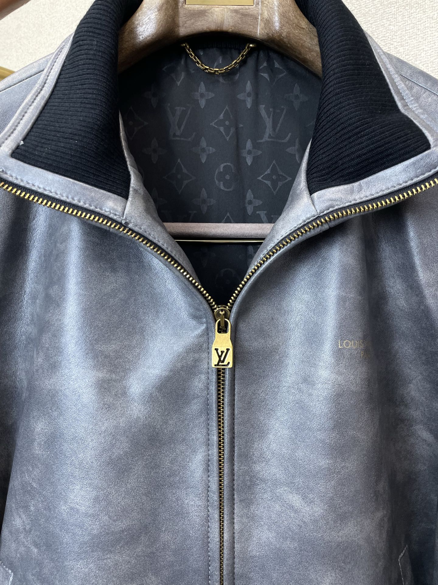 Cheap Louis Vuitton Thick Jackets For Men in 221253, $450 USD- [IB221253] - Replica Louis Vuitton Thick Jackets For Men