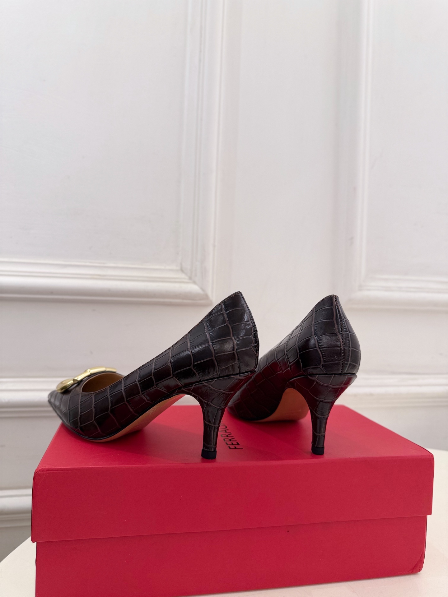 Cheap Ferragamo Loafers and Drivers For Women in 221550, $105 USD- [IB221550] - Replica Ferragamo Loafers and Drivers For Women