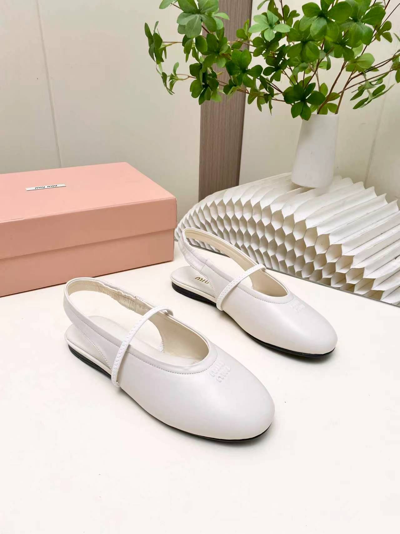 Cheap MiuMiu Sandals And Slippers For Women in 221596, $60 USD- [IB221596] - Replica MiuMiu Sandals And Slippers For Women