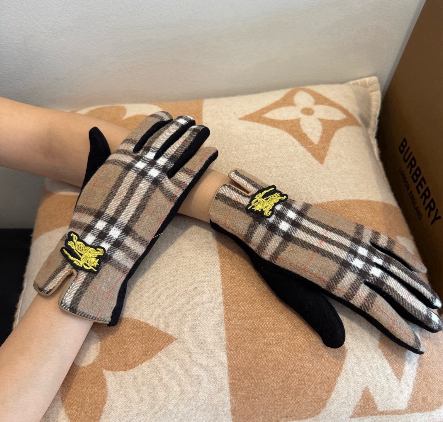 Cheap Gloves in 222252, $45 USD- [IB222252] - Replica Gloves