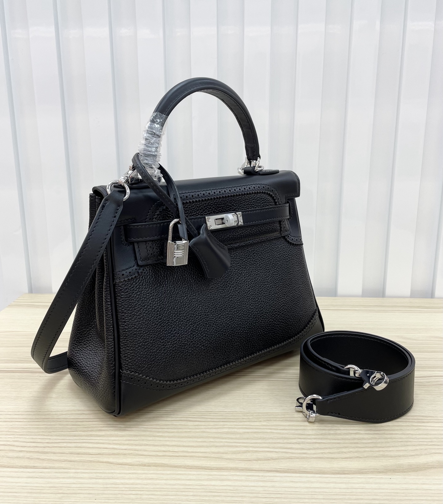 Cheap New Arrivals Herems AAA quality Kelly Handbags in 225003, $150 USD- [IB225003] - Replica Hermes  AAA Quality Handbags