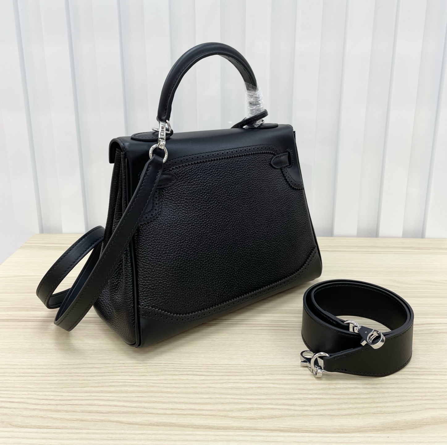 Cheap New Arrivals Herems AAA quality Kelly Handbags in 225003, $150 USD- [IB225003] - Replica Hermes  AAA Quality Handbags