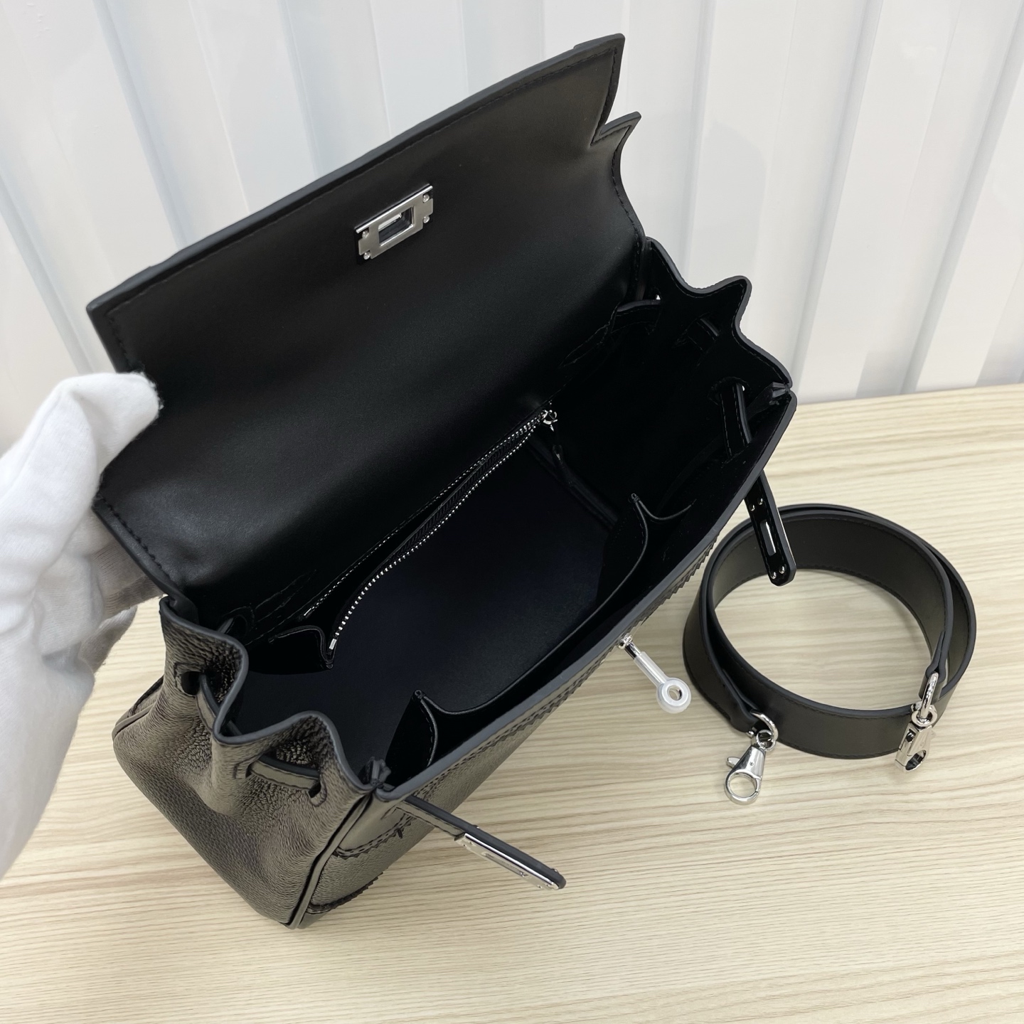 Cheap New Arrivals Herems AAA quality Kelly Handbags in 225003, $150 USD- [IB225003] - Replica Hermes  AAA Quality Handbags