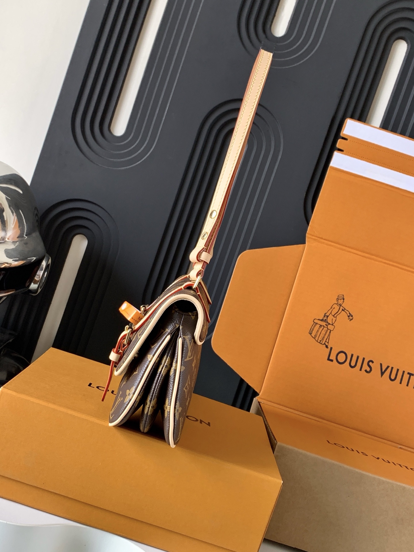 Cheap Louis Vuitton AAA Quality Handbags in 226109, $135 USD- [IB226109] - Replica Louis Vuitton AAA Quality Handbags