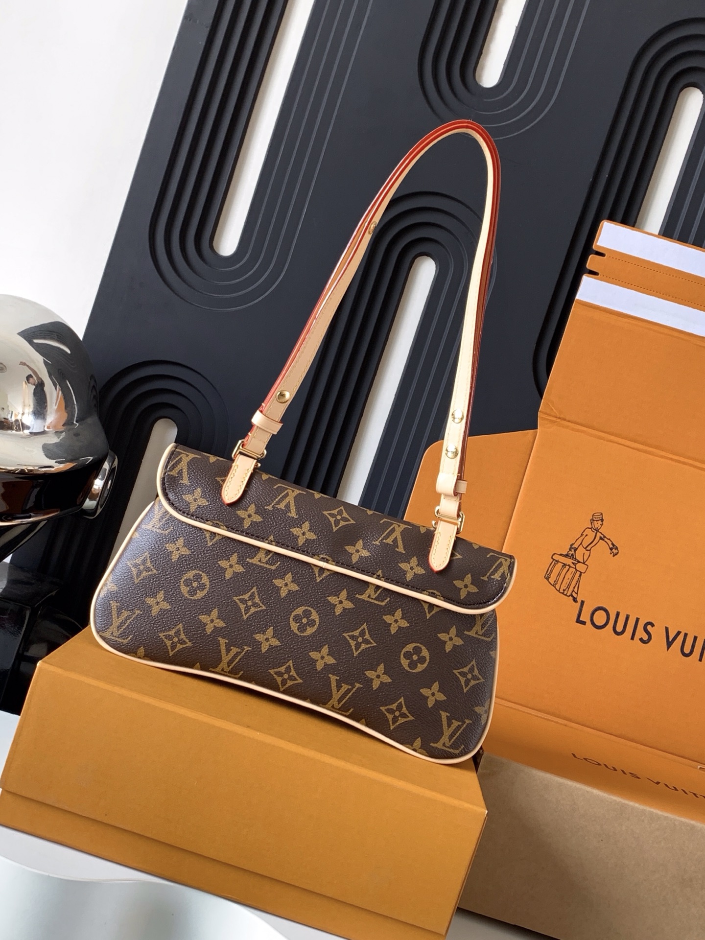 Cheap Louis Vuitton AAA Quality Handbags in 226109, $135 USD- [IB226109] - Replica Louis Vuitton AAA Quality Handbags