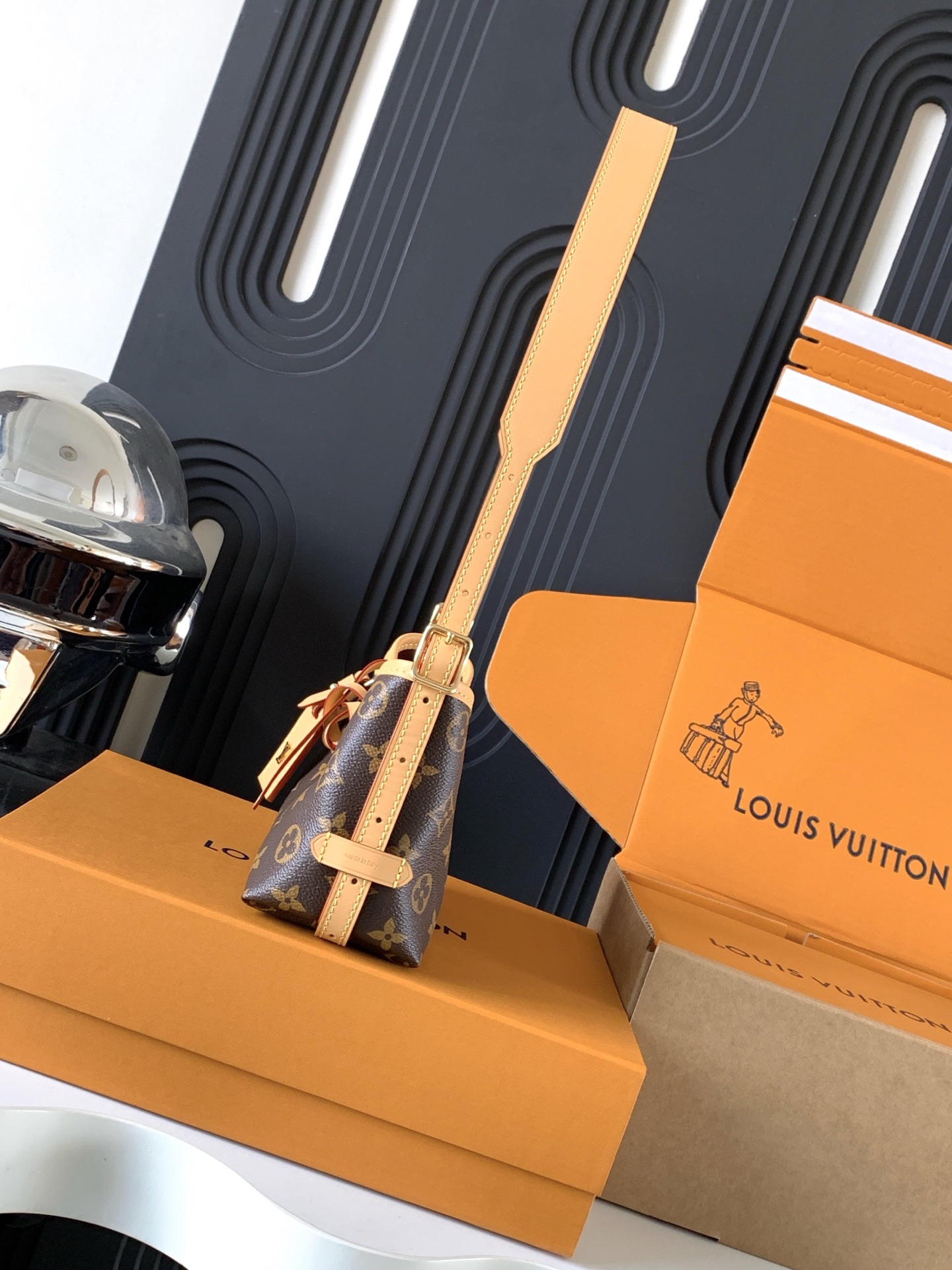 Cheap Louis Vuitton AAA Quality Handbags in 226110, $135 USD- [IB226110] - Replica Louis Vuitton AAA Quality Handbags