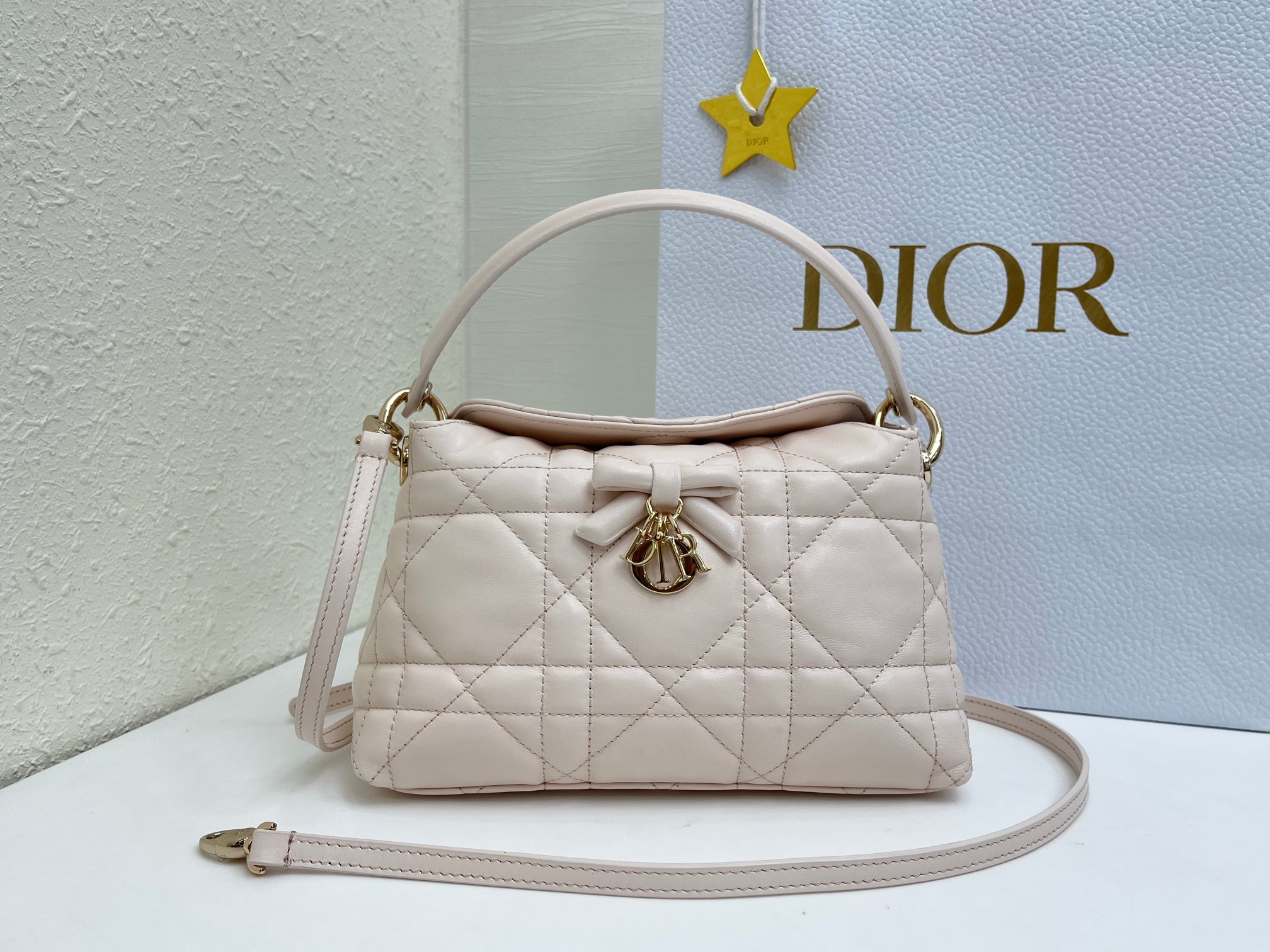Cheap Dior AAA Quality Handbags in 226111, $135 USD- [IB226111] - Replica Dior AAA Quality Handbags