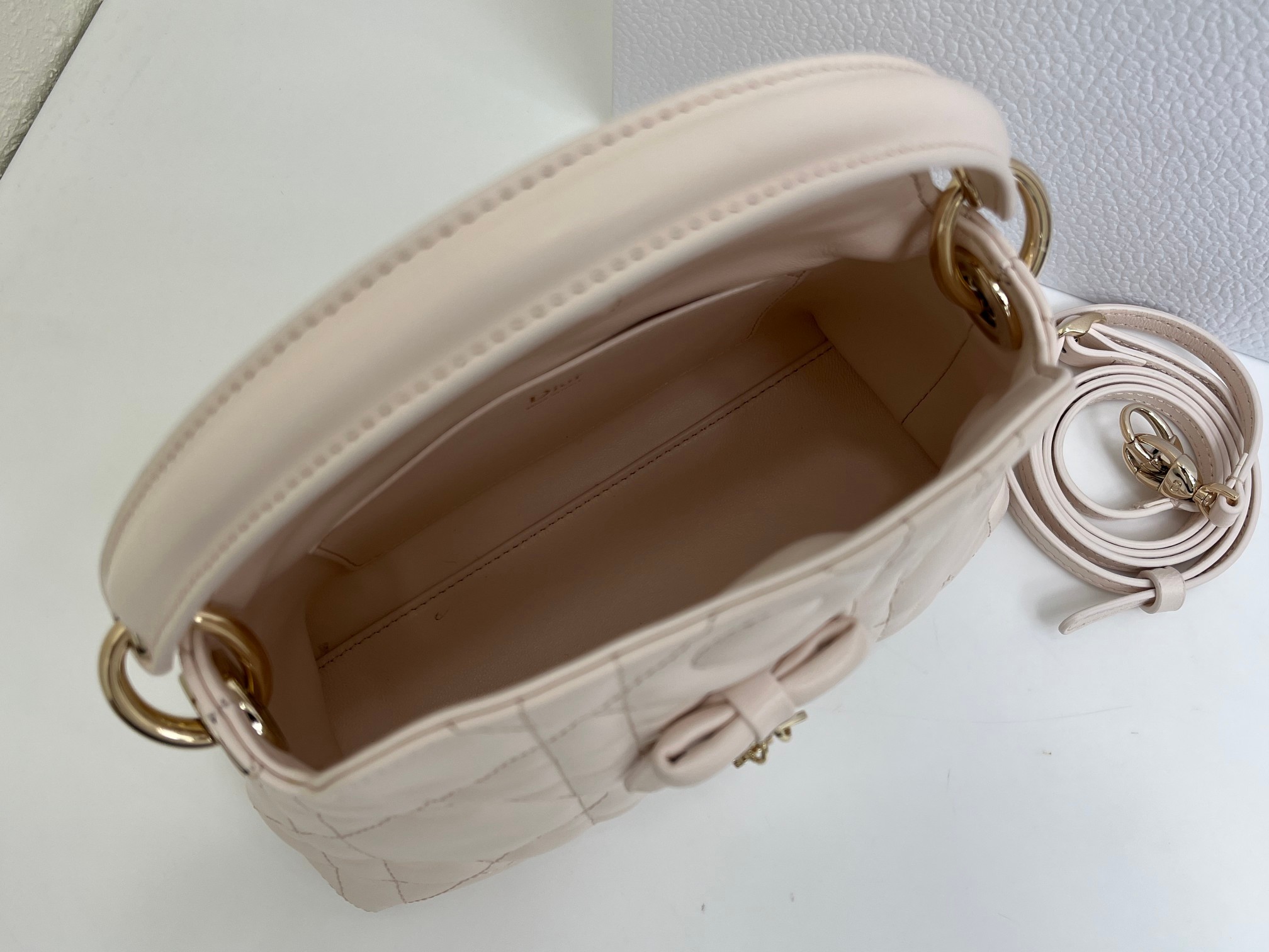 Cheap Dior AAA Quality Handbags in 226111, $135 USD- [IB226111] - Replica Dior AAA Quality Handbags