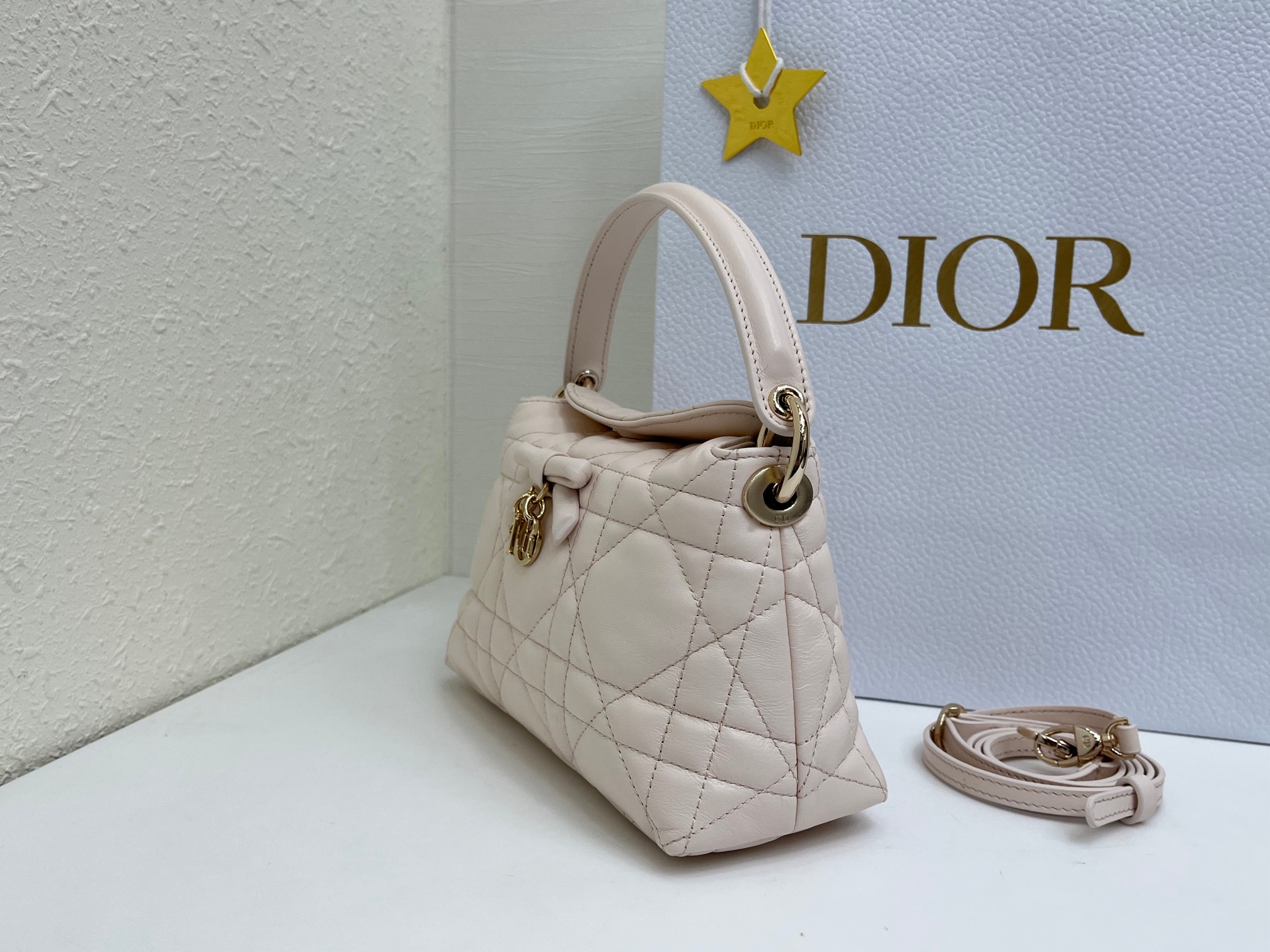 Cheap Dior AAA Quality Handbags in 226111, $135 USD- [IB226111] - Replica Dior AAA Quality Handbags