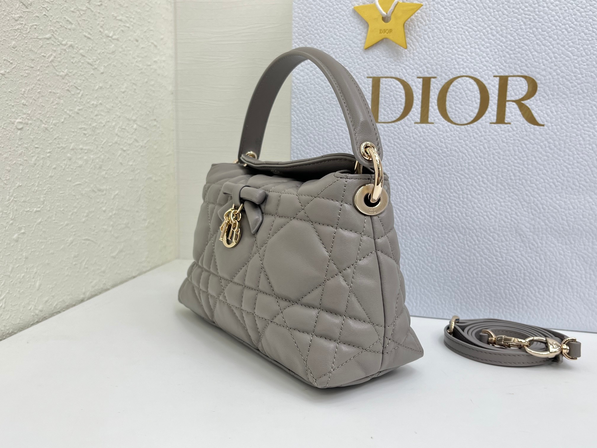 Cheap Dior AAA Quality Handbags in 226112, $135 USD- [IB226112] - Replica Dior AAA Quality Handbags