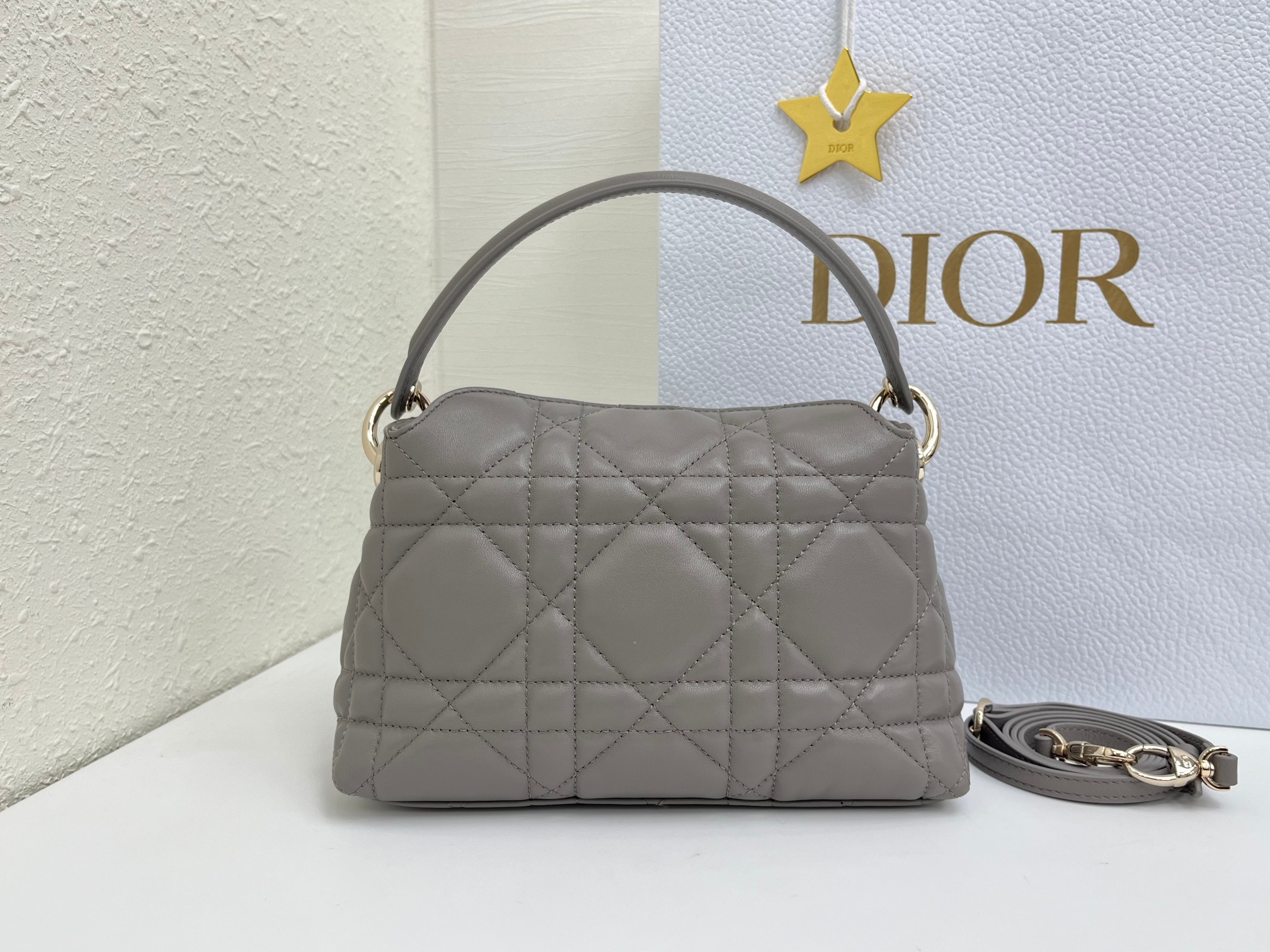 Cheap Dior AAA Quality Handbags in 226112, $135 USD- [IB226112] - Replica Dior AAA Quality Handbags