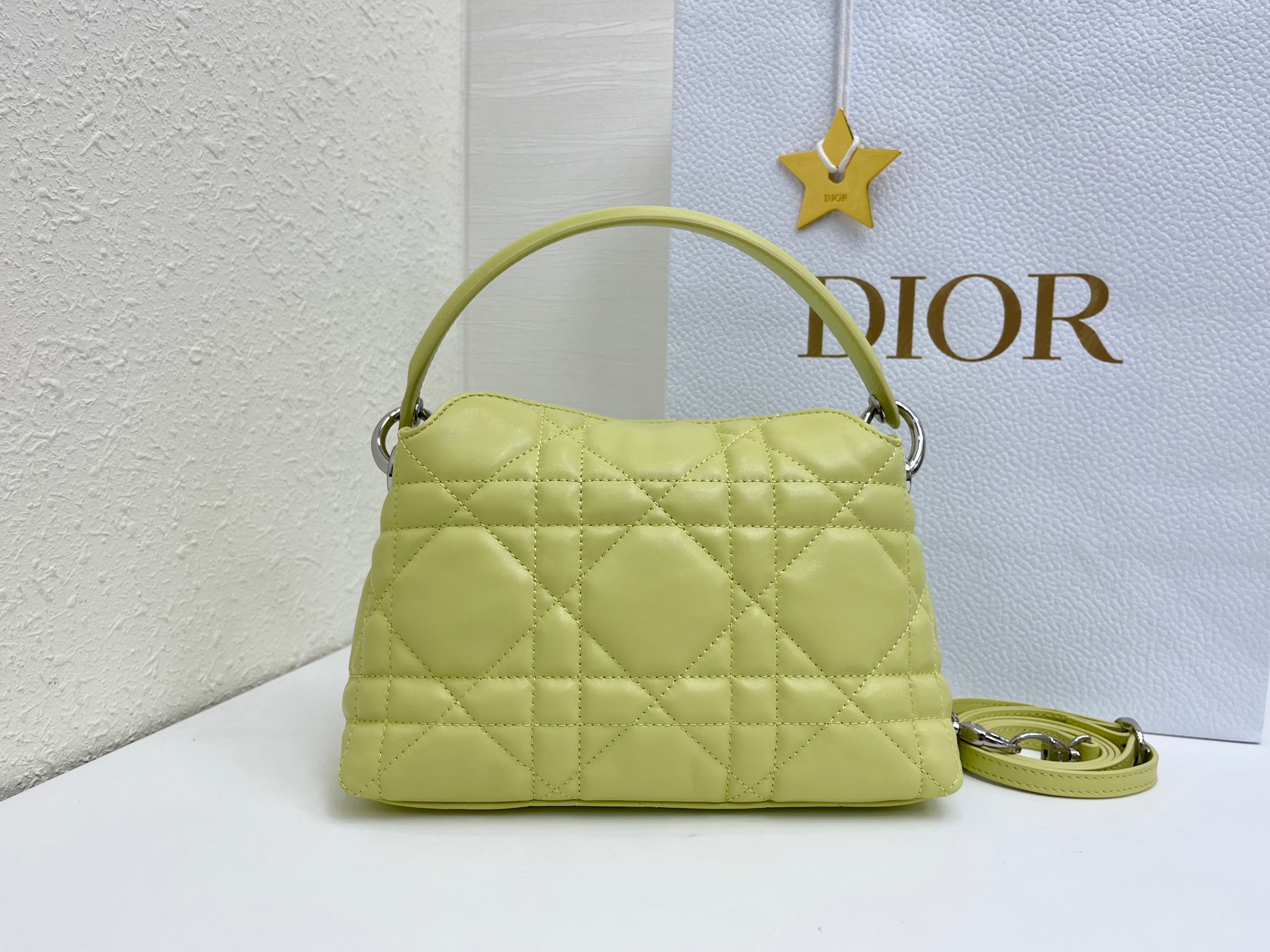 Cheap Dior AAA Quality Handbags in 226113, $135 USD- [IB226113] - Replica Dior AAA Quality Handbags