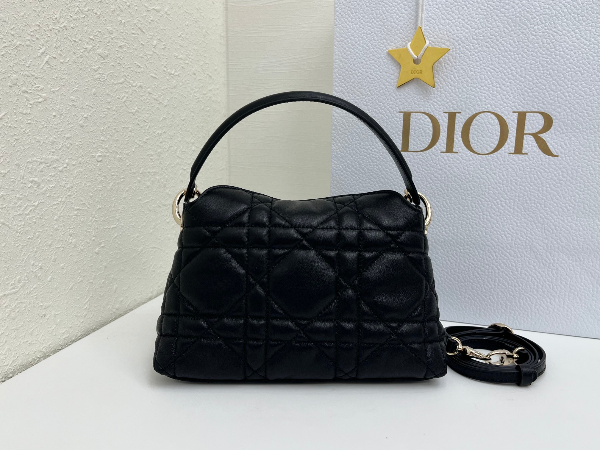 Cheap Dior AAA Quality Handbags in 226114, $135 USD- [IB226114] - Replica Dior AAA Quality Handbags