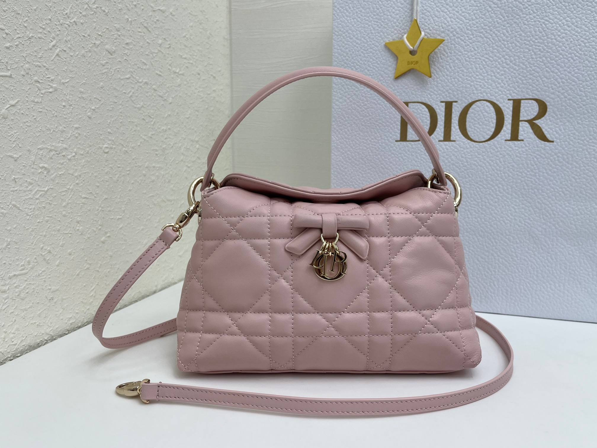 Cheap Dior AAA Quality Handbags in 226115, $135 USD- [IB226115] - Replica Dior AAA Quality Handbags