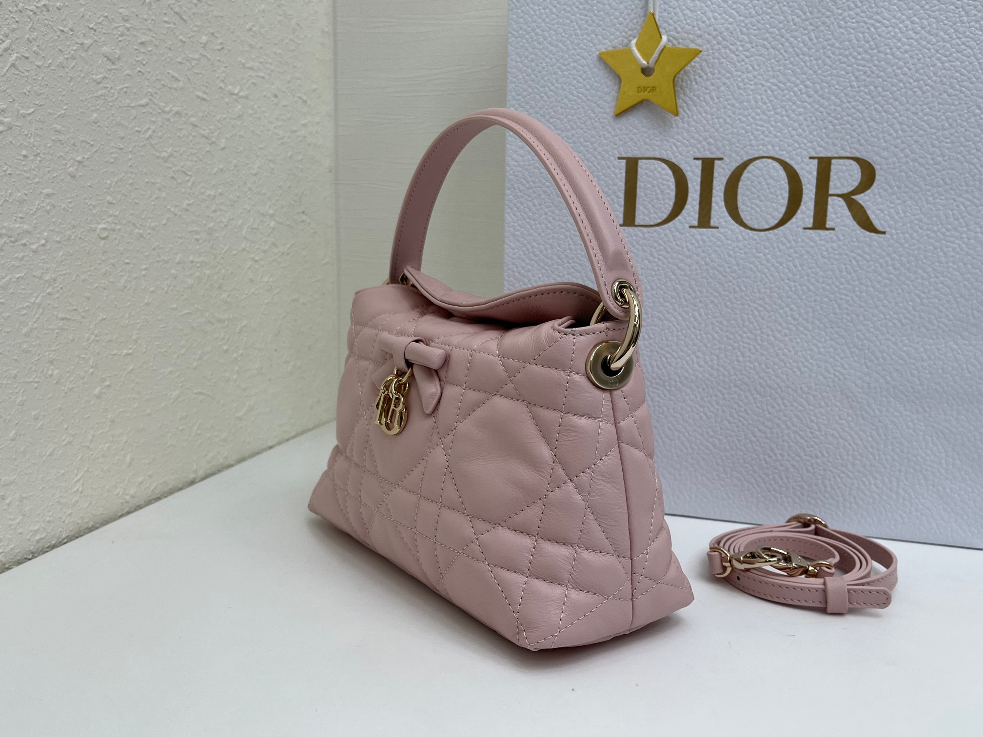 Cheap Dior AAA Quality Handbags in 226115, $135 USD- [IB226115] - Replica Dior AAA Quality Handbags