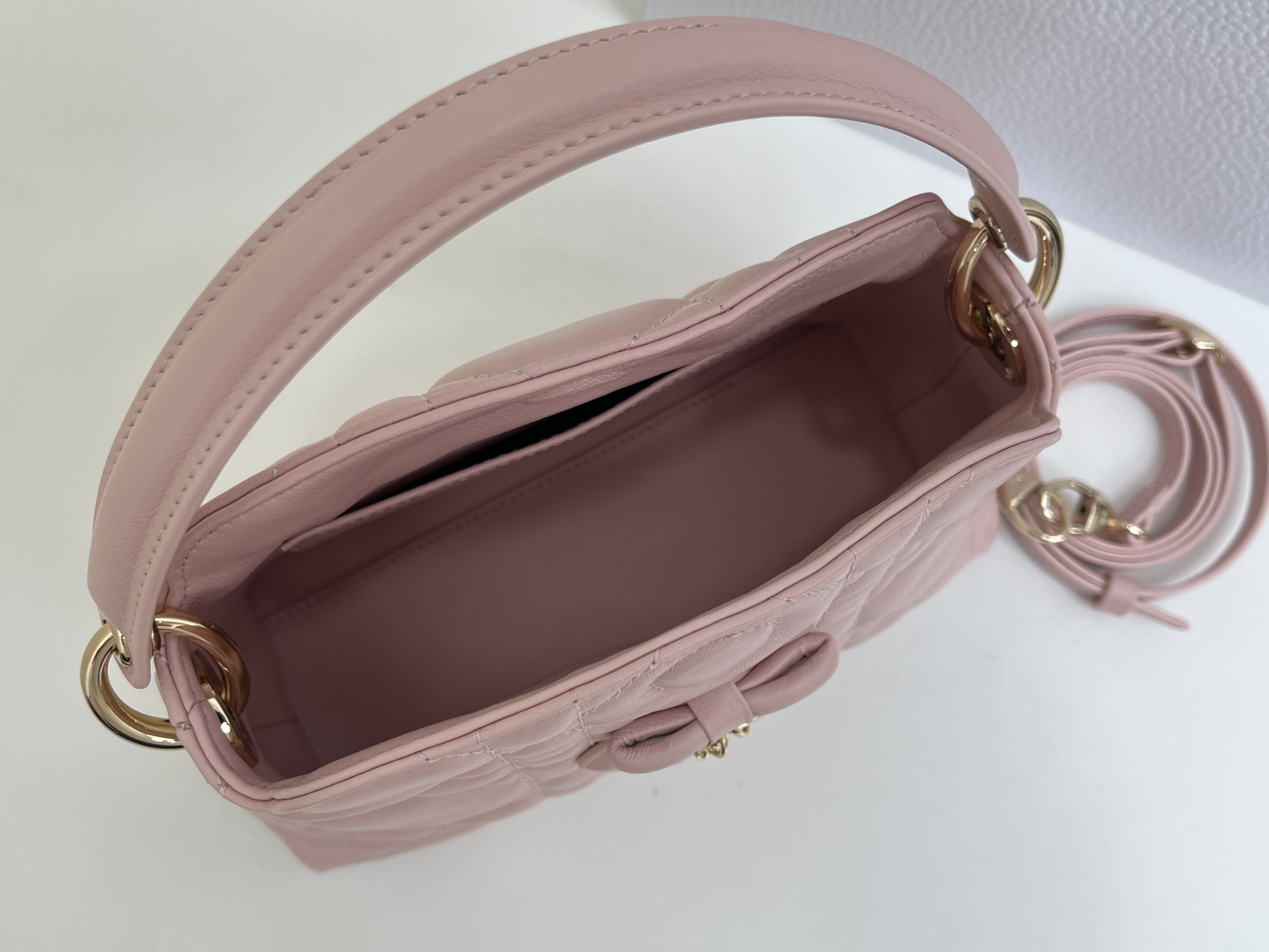 Cheap Dior AAA Quality Handbags in 226115, $135 USD- [IB226115] - Replica Dior AAA Quality Handbags
