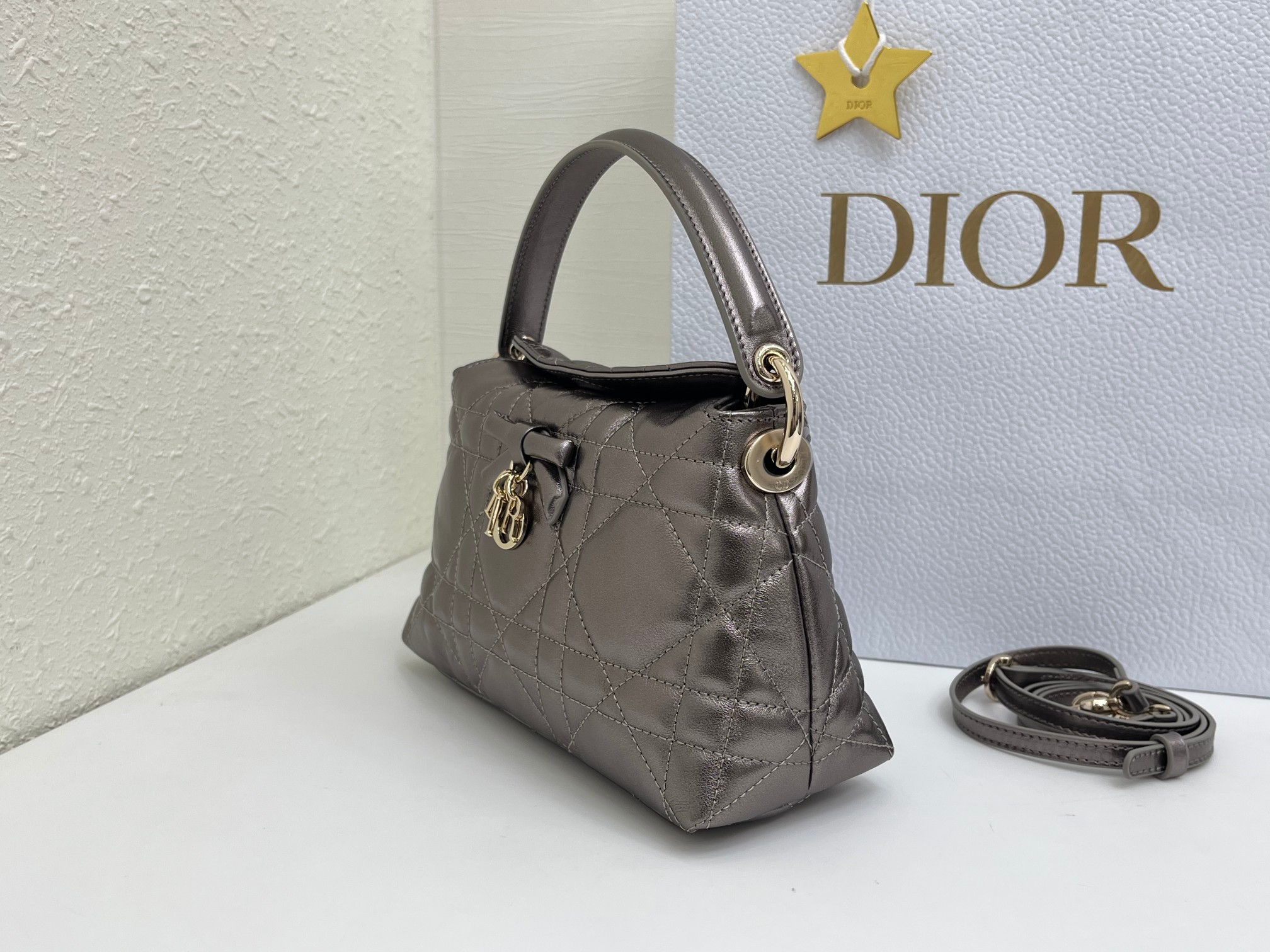 Cheap Dior AAA Quality Handbags in 226116, $135 USD- [IB226116] - Replica Dior AAA Quality Handbags